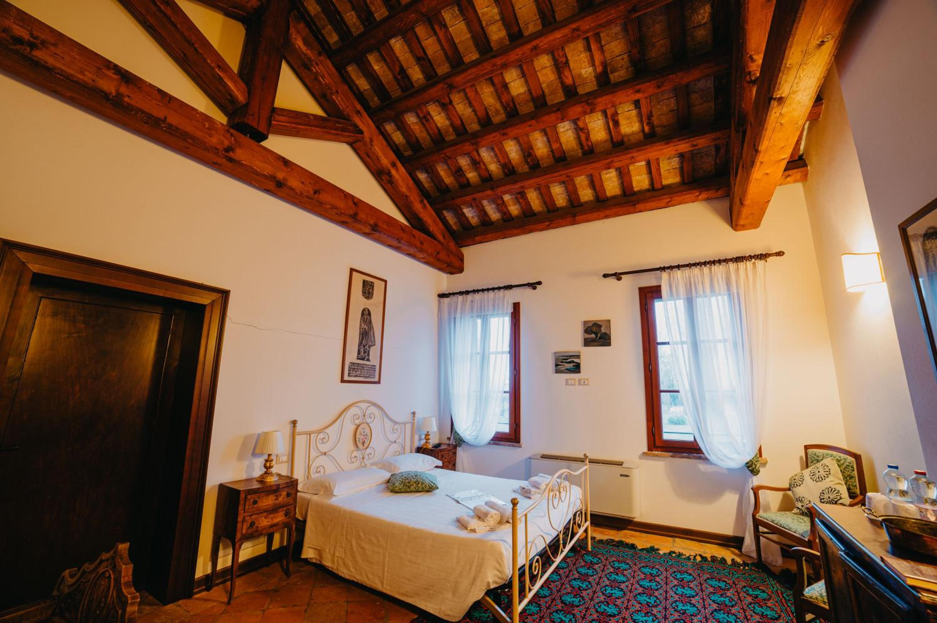 Large Double Room - Photo 1