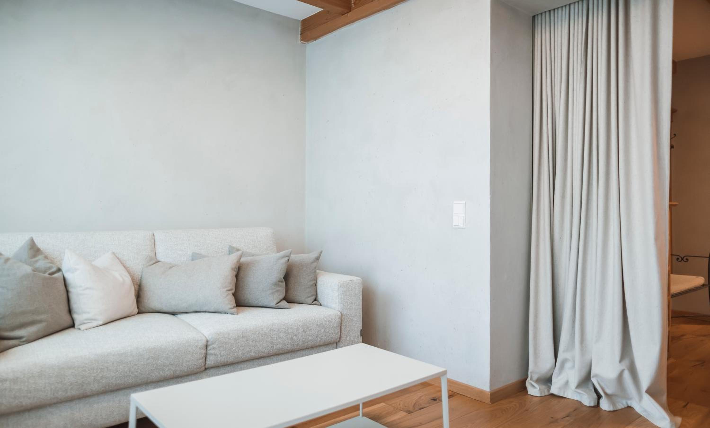 Junior Suite with Balcony - Photo 4
