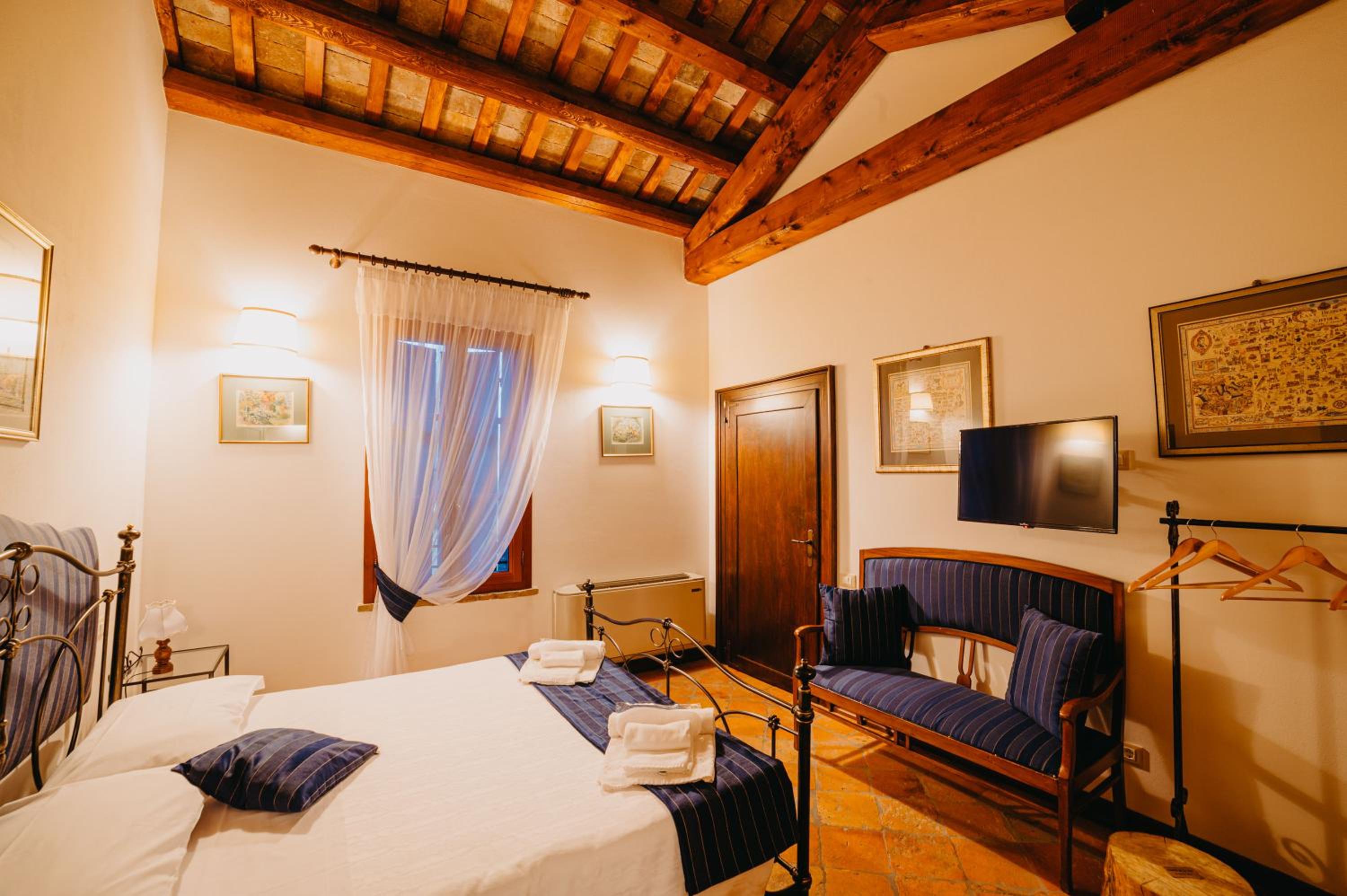Large Double Room photo 1