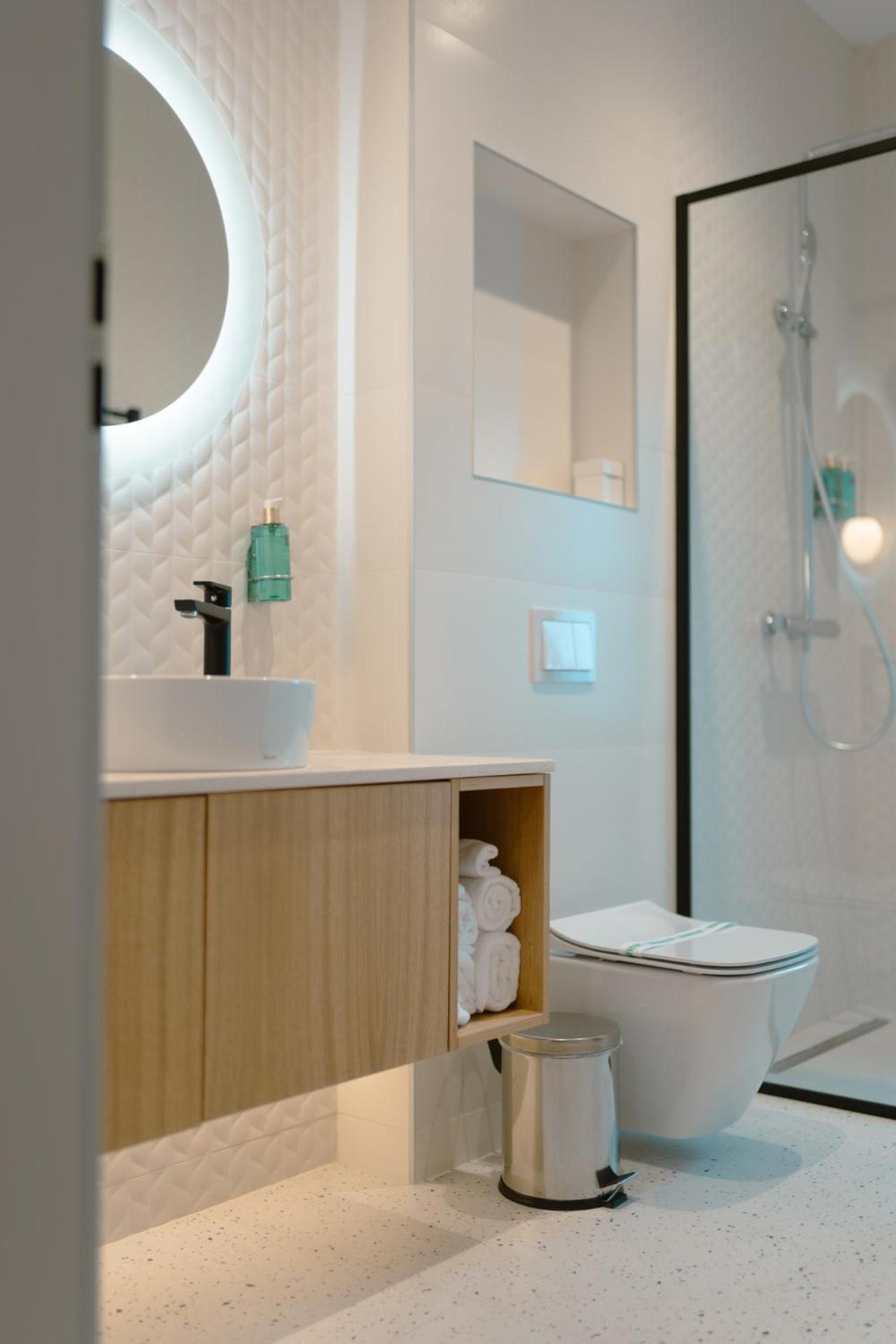 Deluxe Double or Twin Room - Photo 13