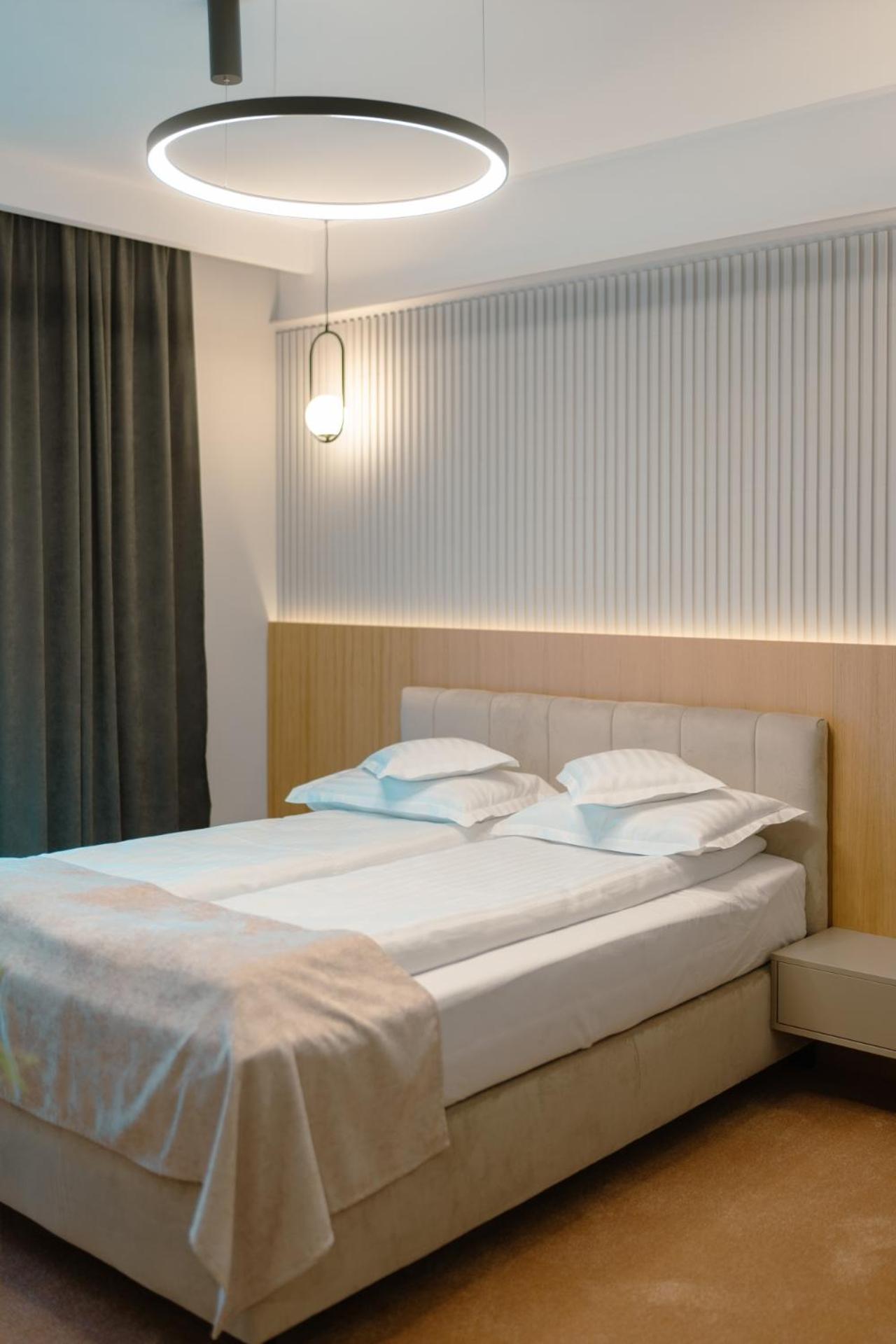 Deluxe Double or Twin Room - Photo 9