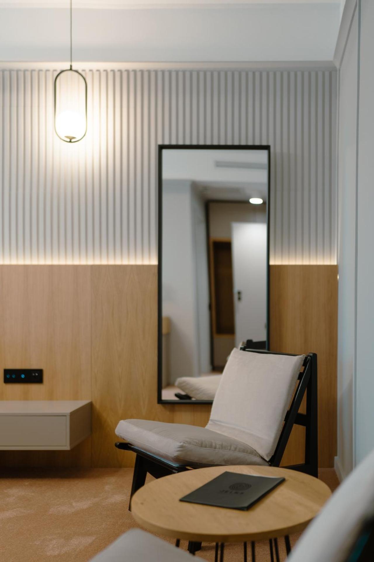 Deluxe Double or Twin Room - Photo 10