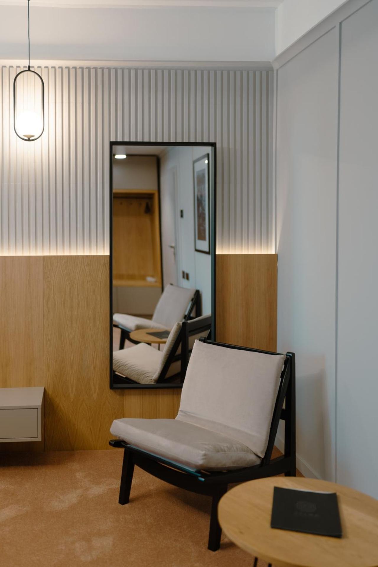 Deluxe Double or Twin Room - Photo 15