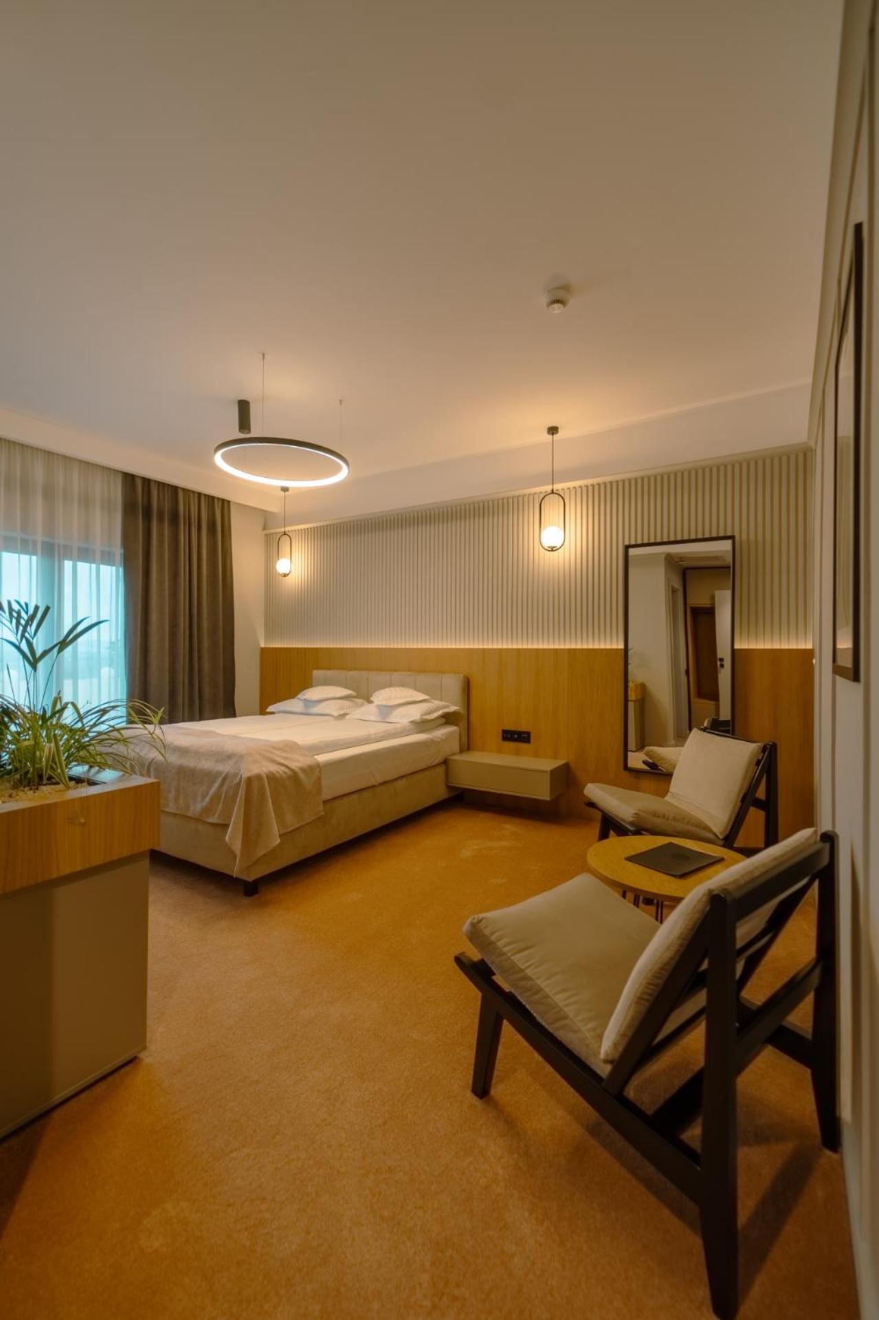 Deluxe Double or Twin Room - Photo 5