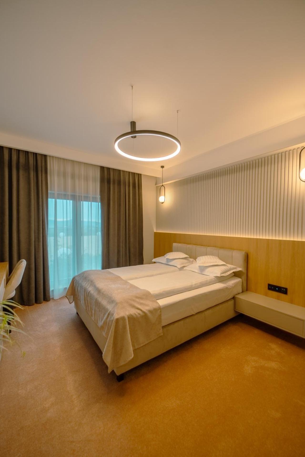 Deluxe Double or Twin Room - Photo 6