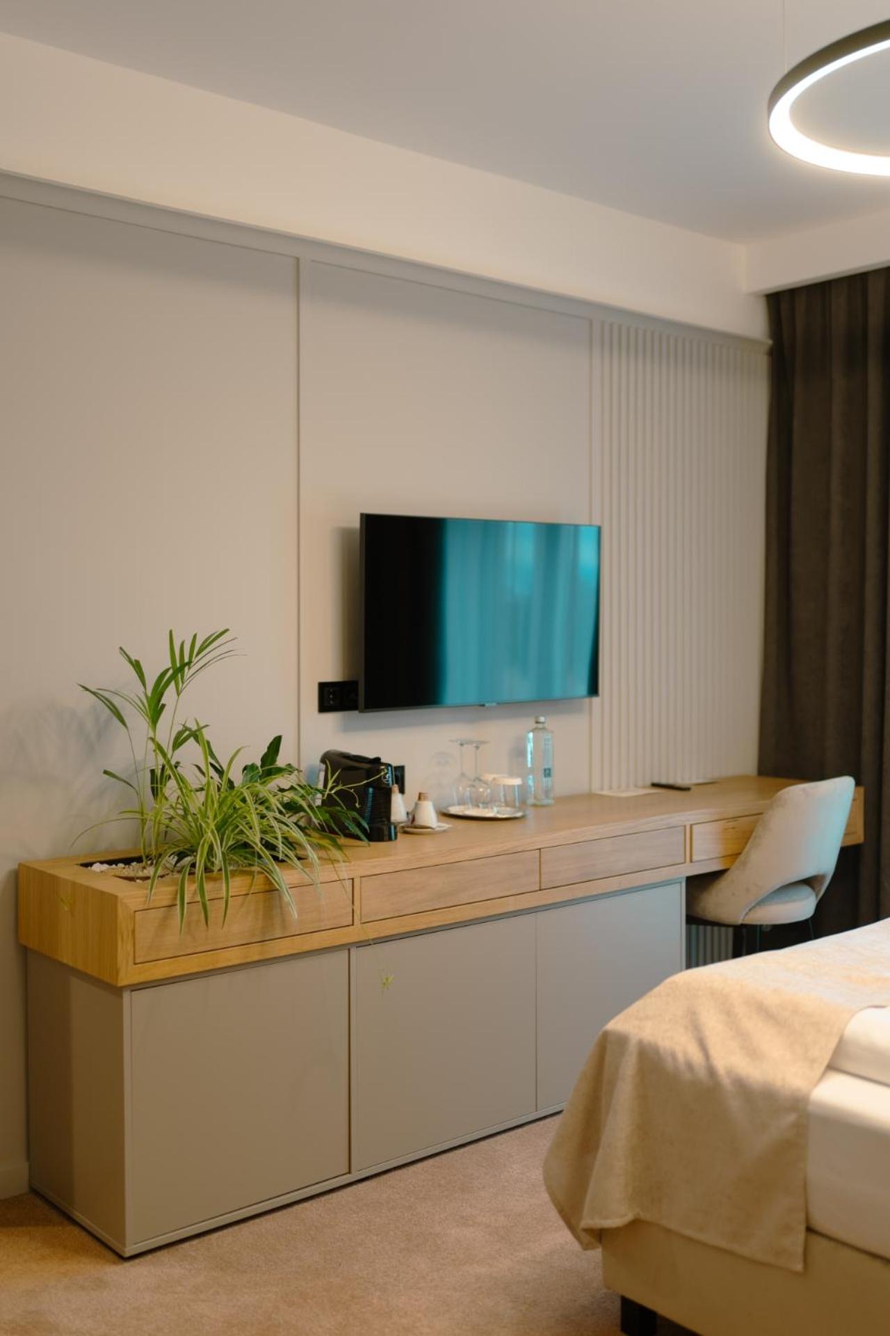 Deluxe Double or Twin Room - Photo 16