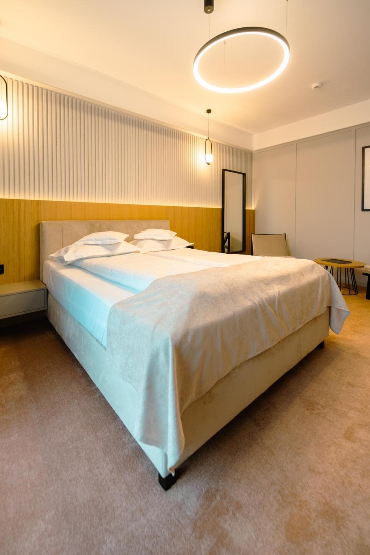Deluxe Double or Twin Room - Photo 7