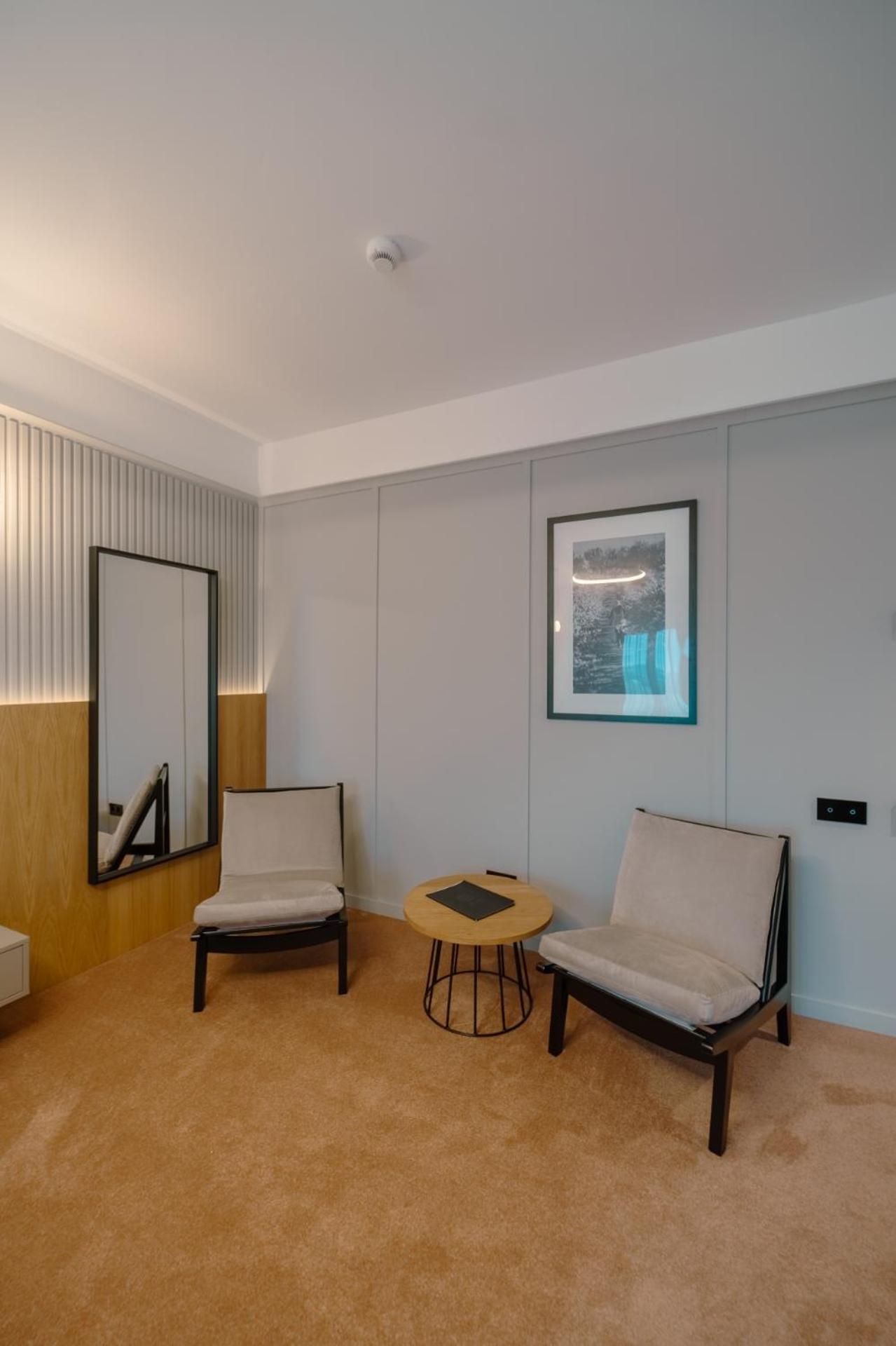 Deluxe Double or Twin Room - Photo 4