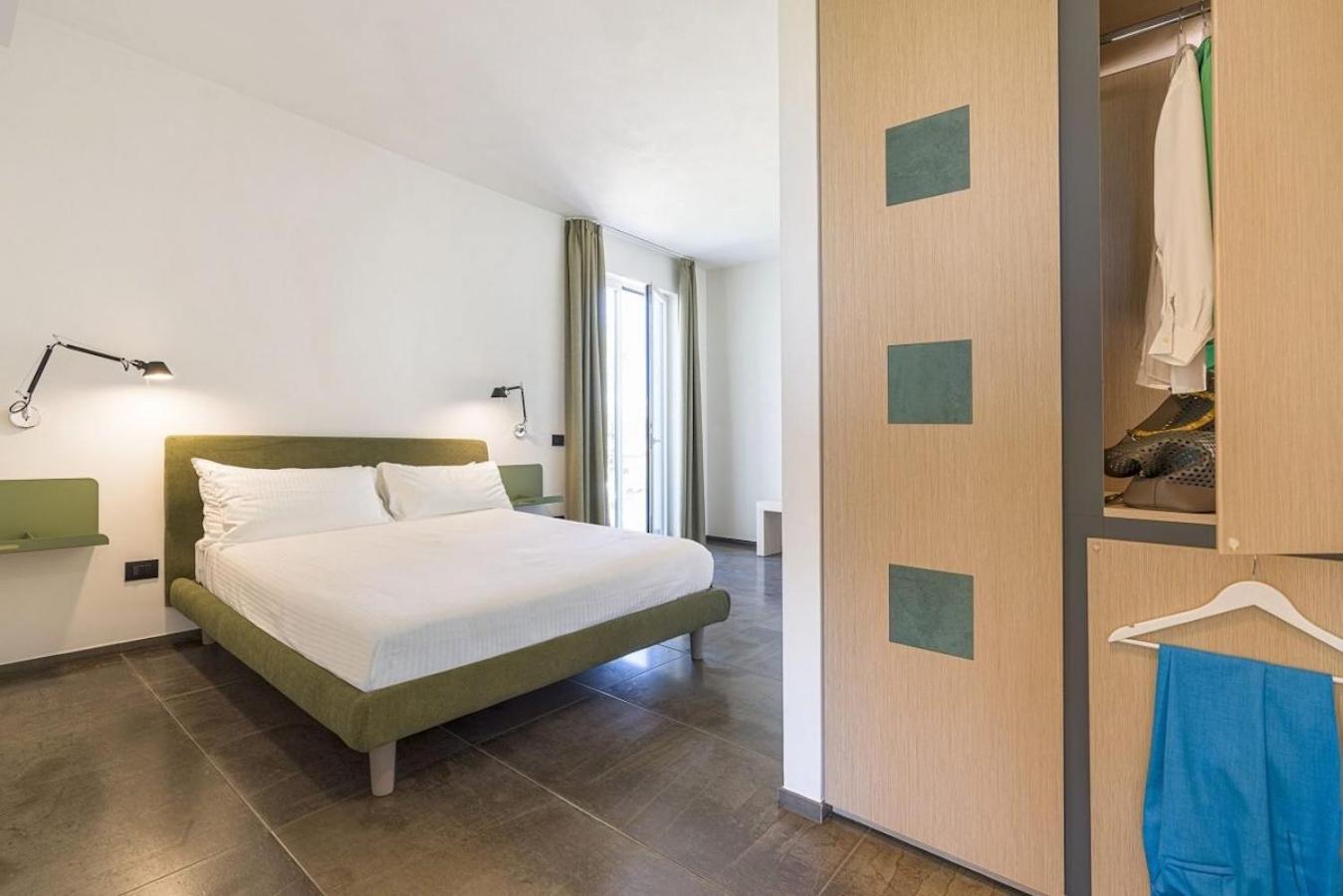 Deluxe Double Room with Shower