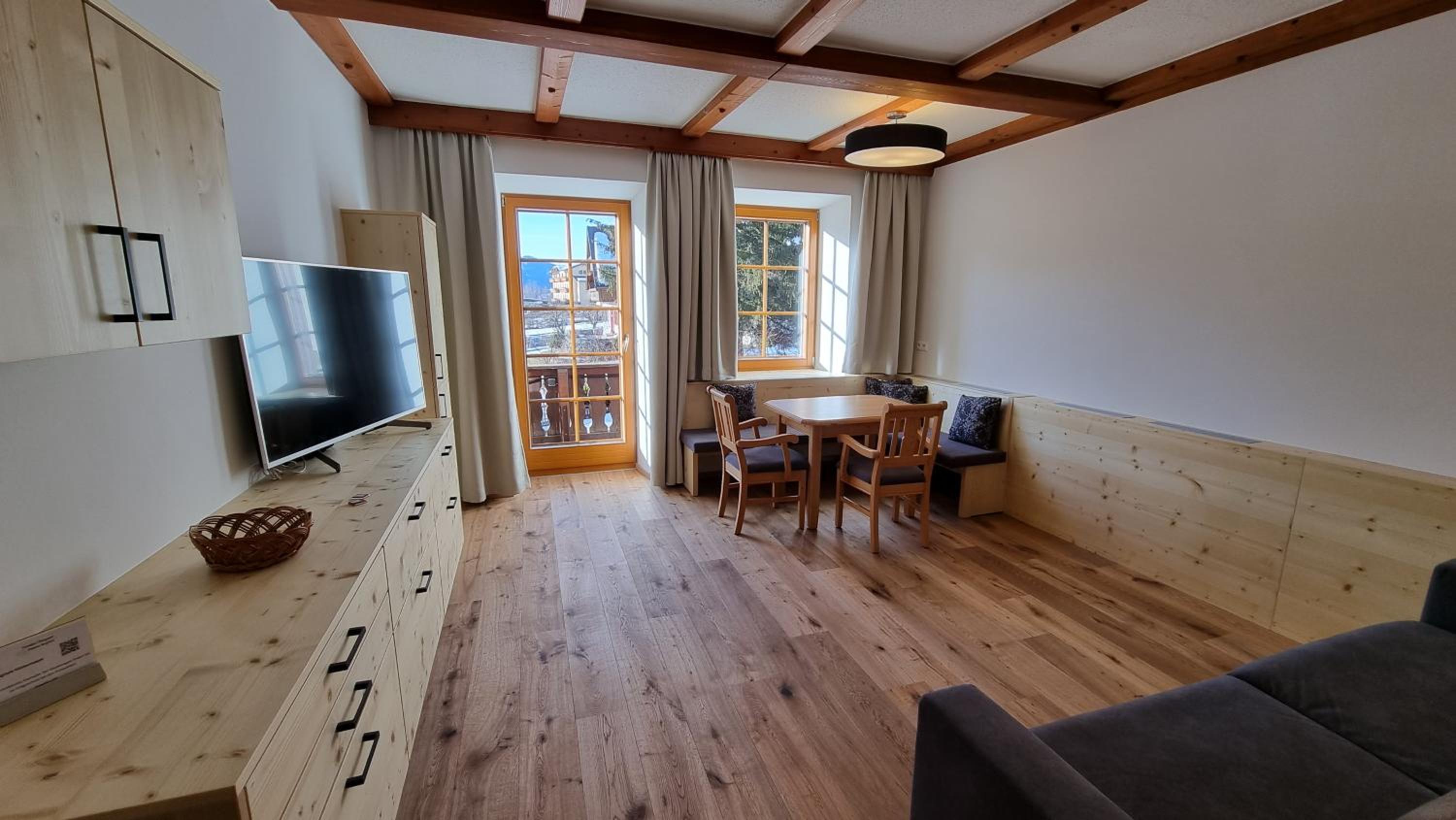 Apartment with Lake View