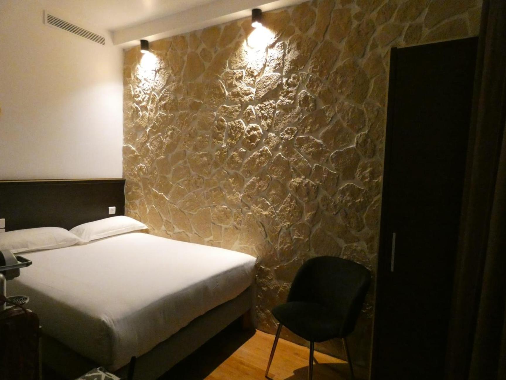 Small Double Room photo 1