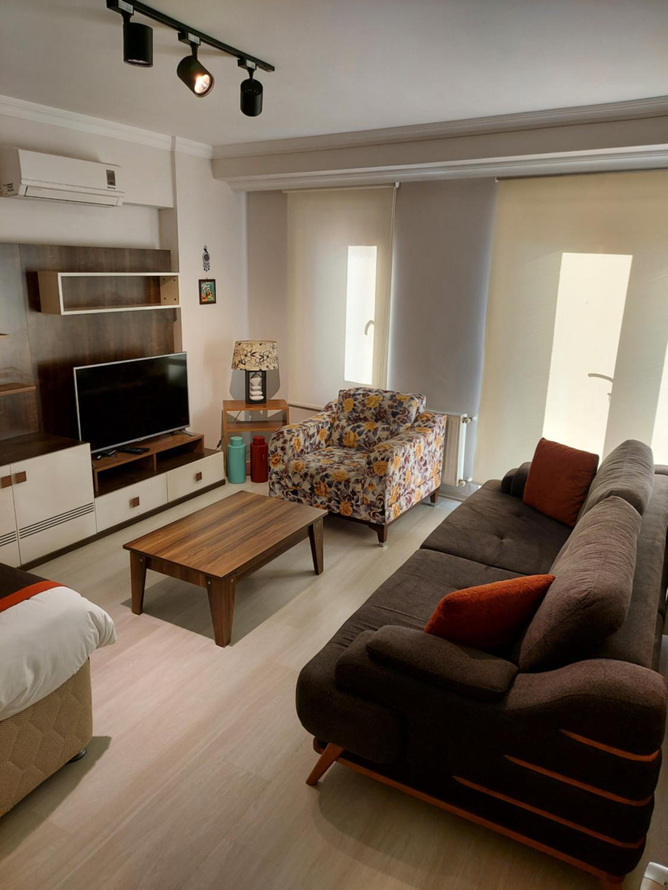 One-Bedroom Apartment photo 1