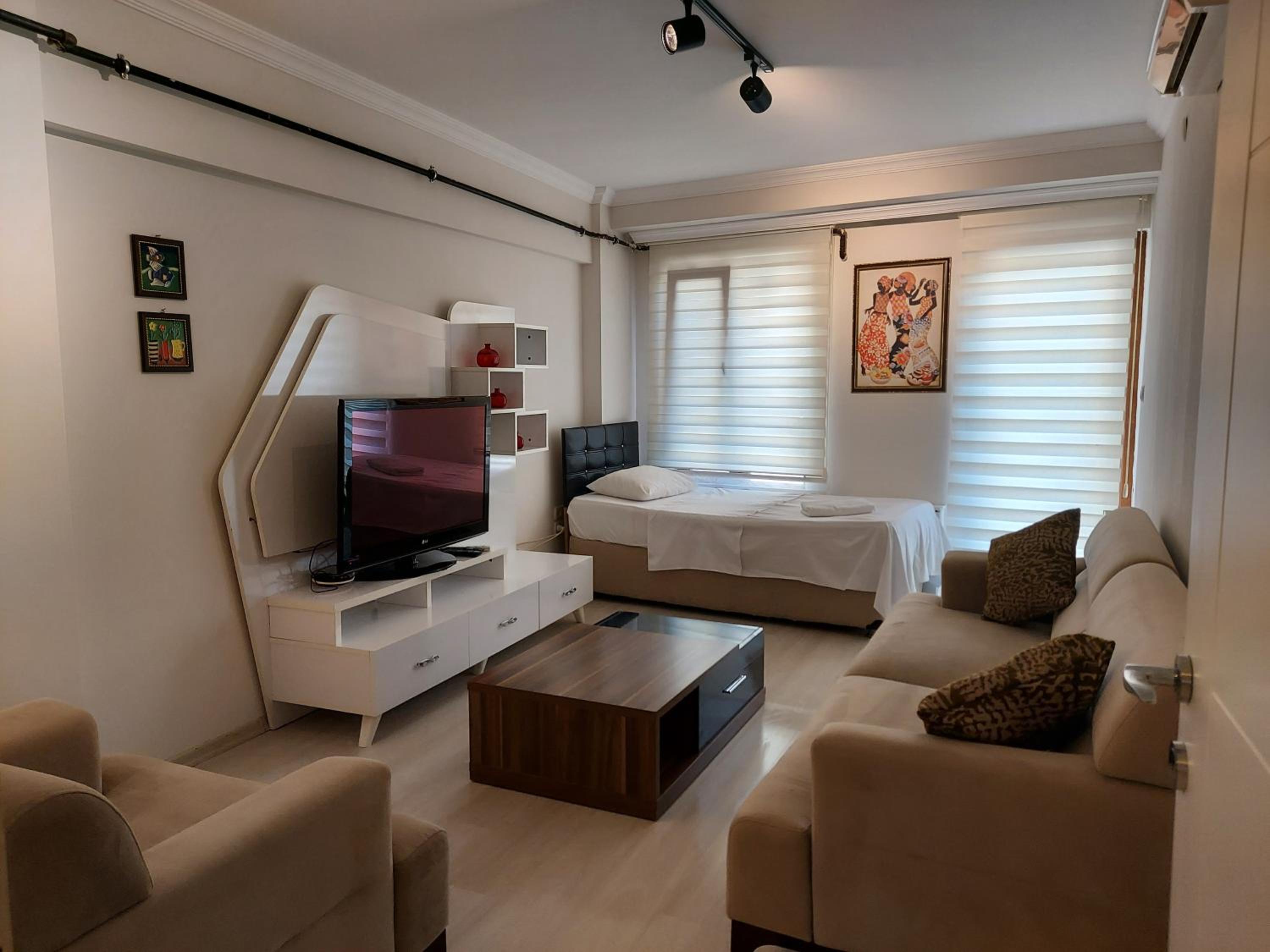 One-Bedroom Apartment photo 1