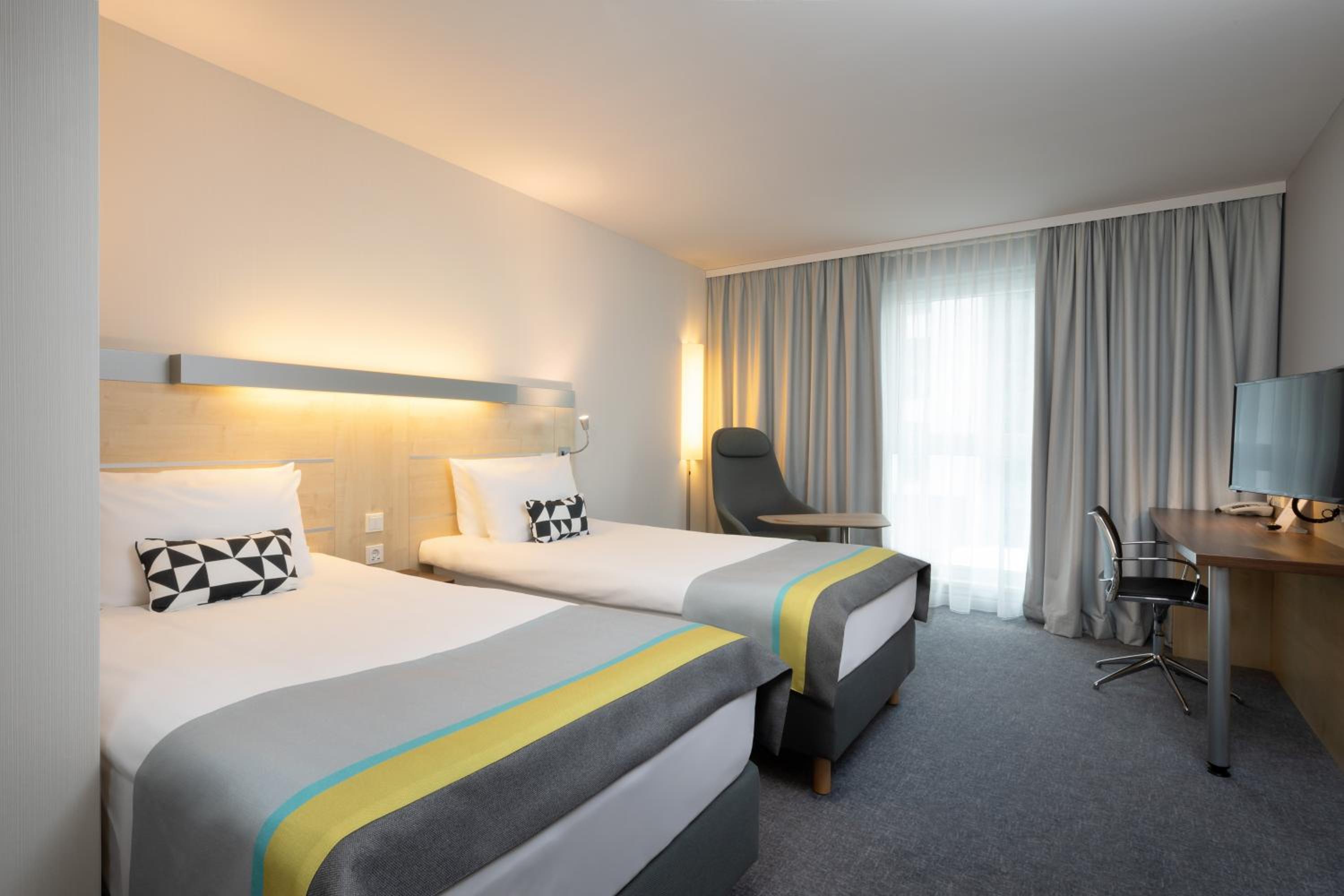 Standard Room with Two Single Beds - Photo 1