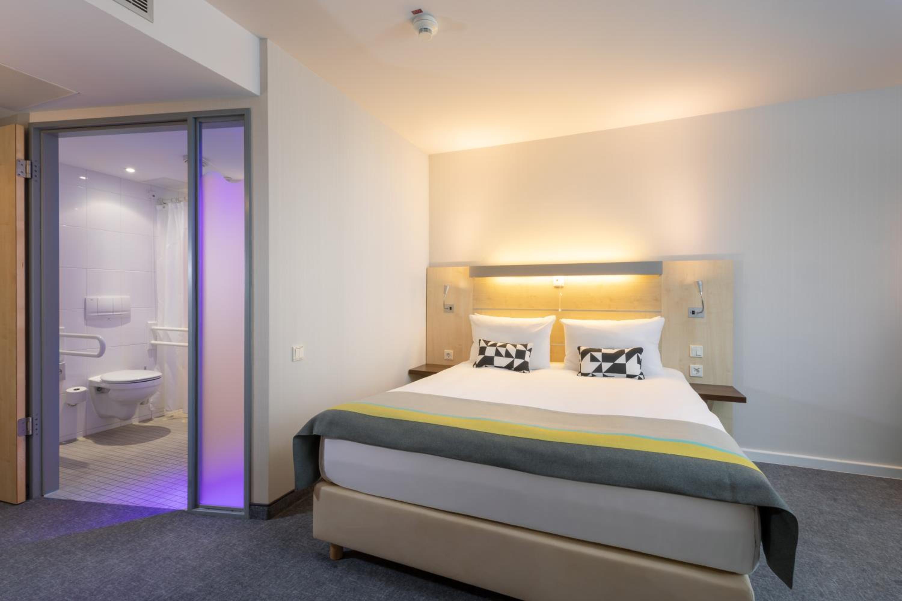 Standard Queen Room - Disability Access