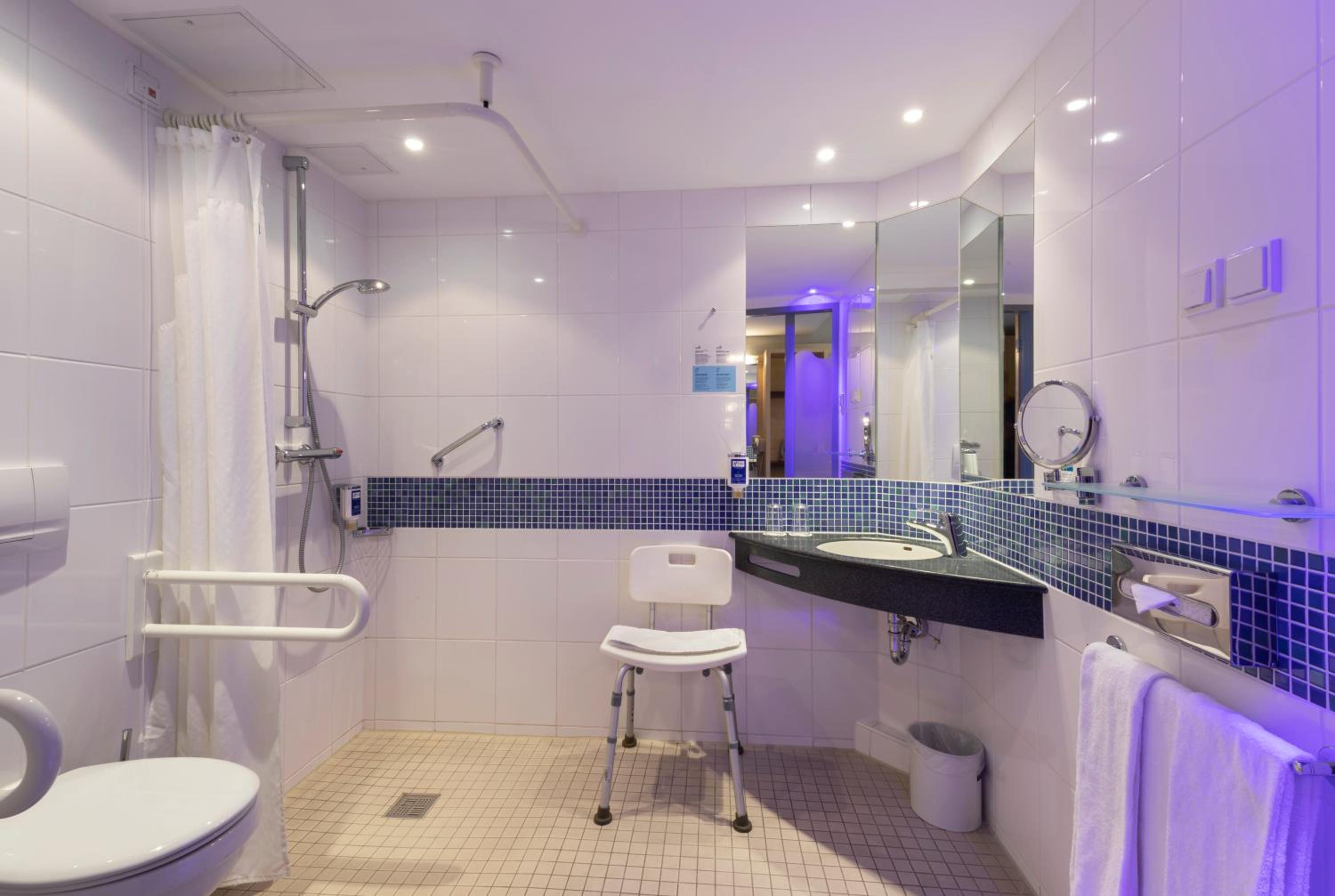 Standard Queen Room - Disability Access photo 2