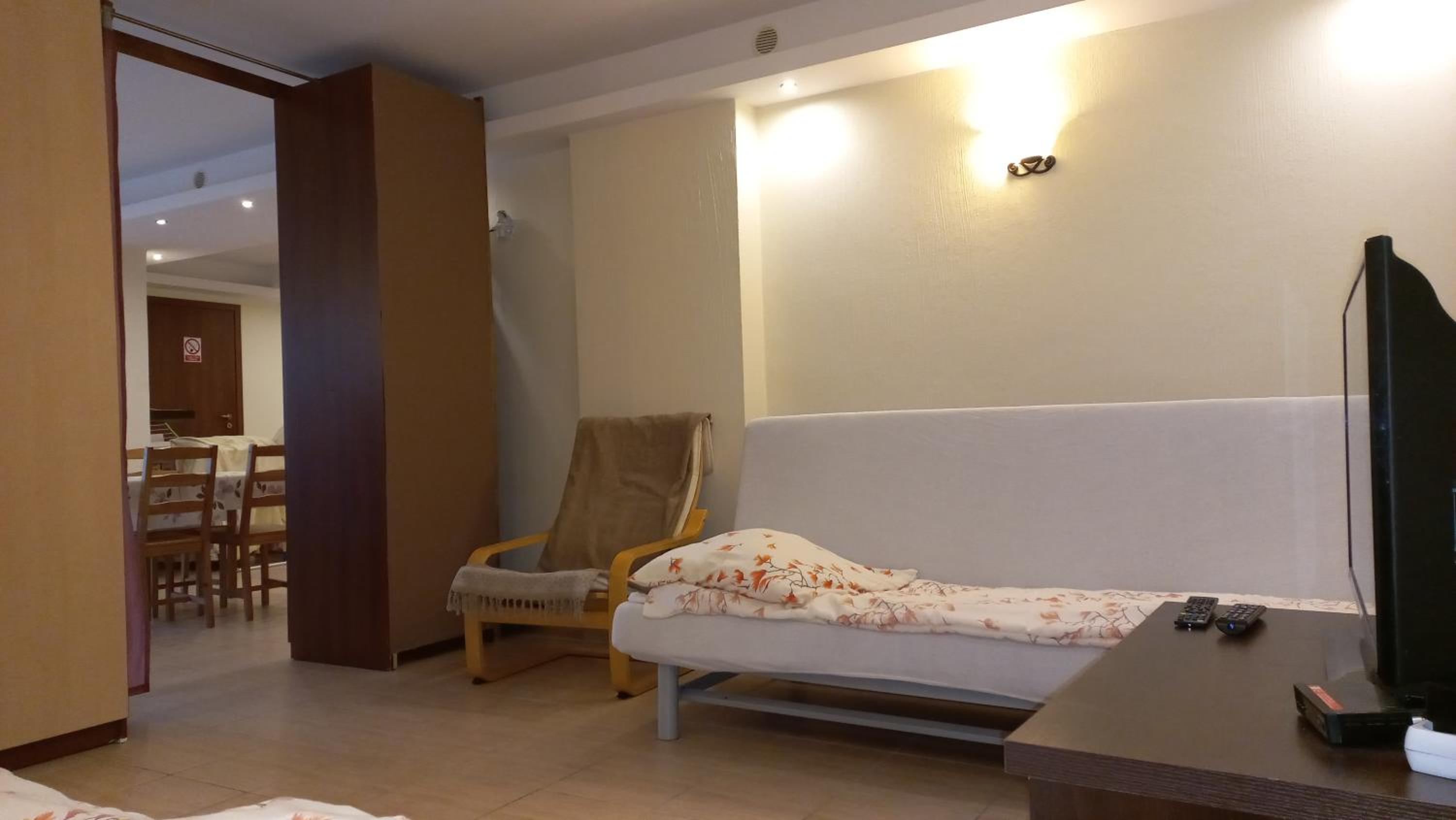 Apartment with Sauna - Photo 9