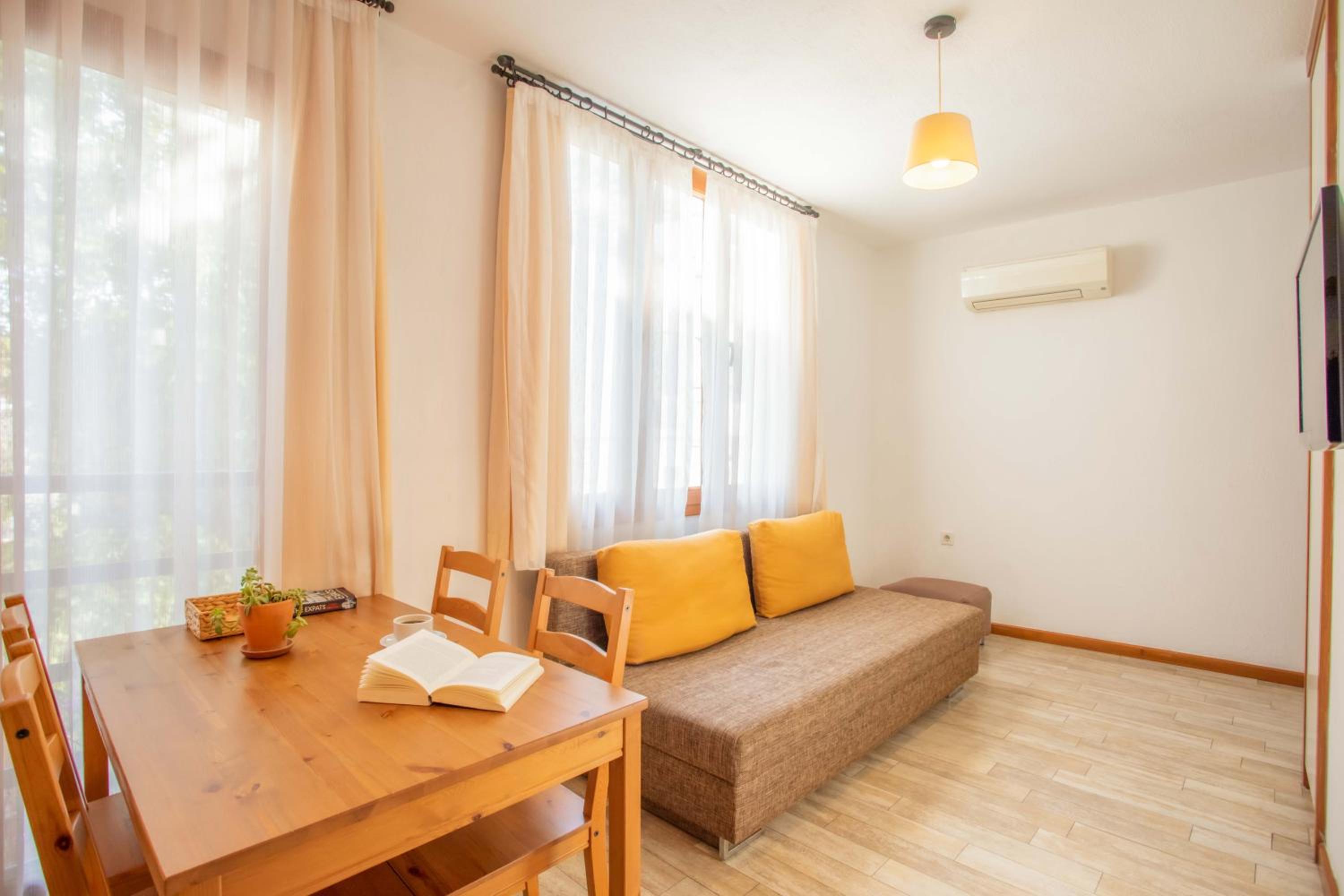 One-Bedroom Apartment photo 2