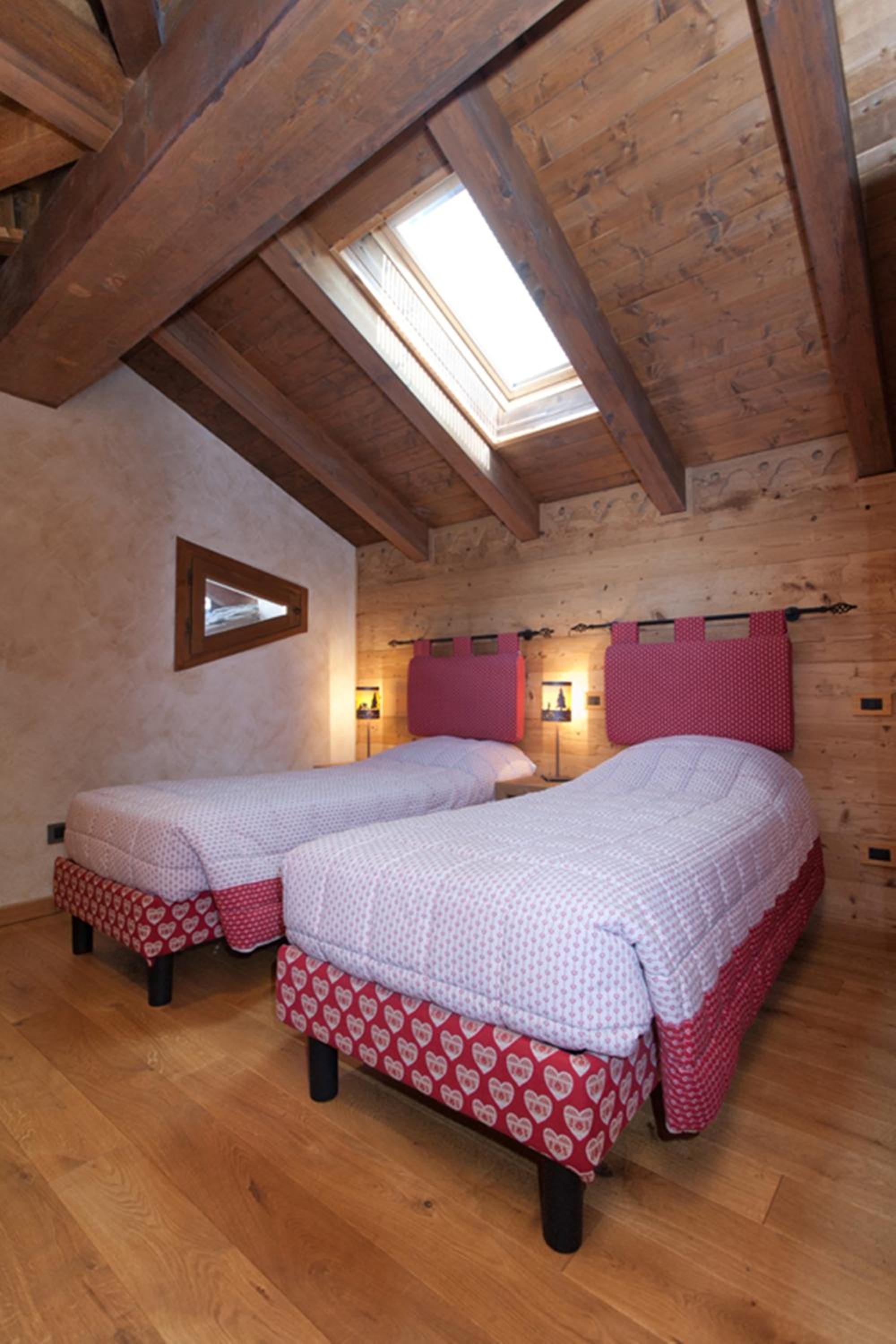 Four-Bedroom Apartment with Terrace