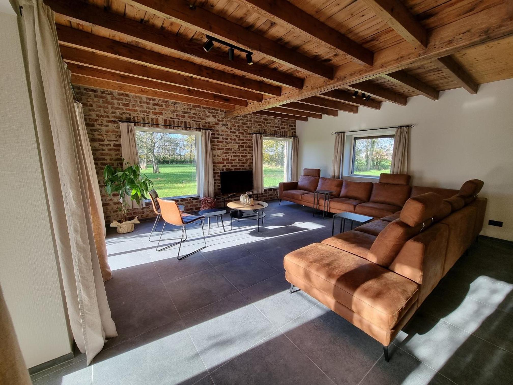 Five-Bedroom House photo 1