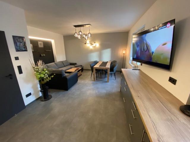 Six-Bedroom House photo 2