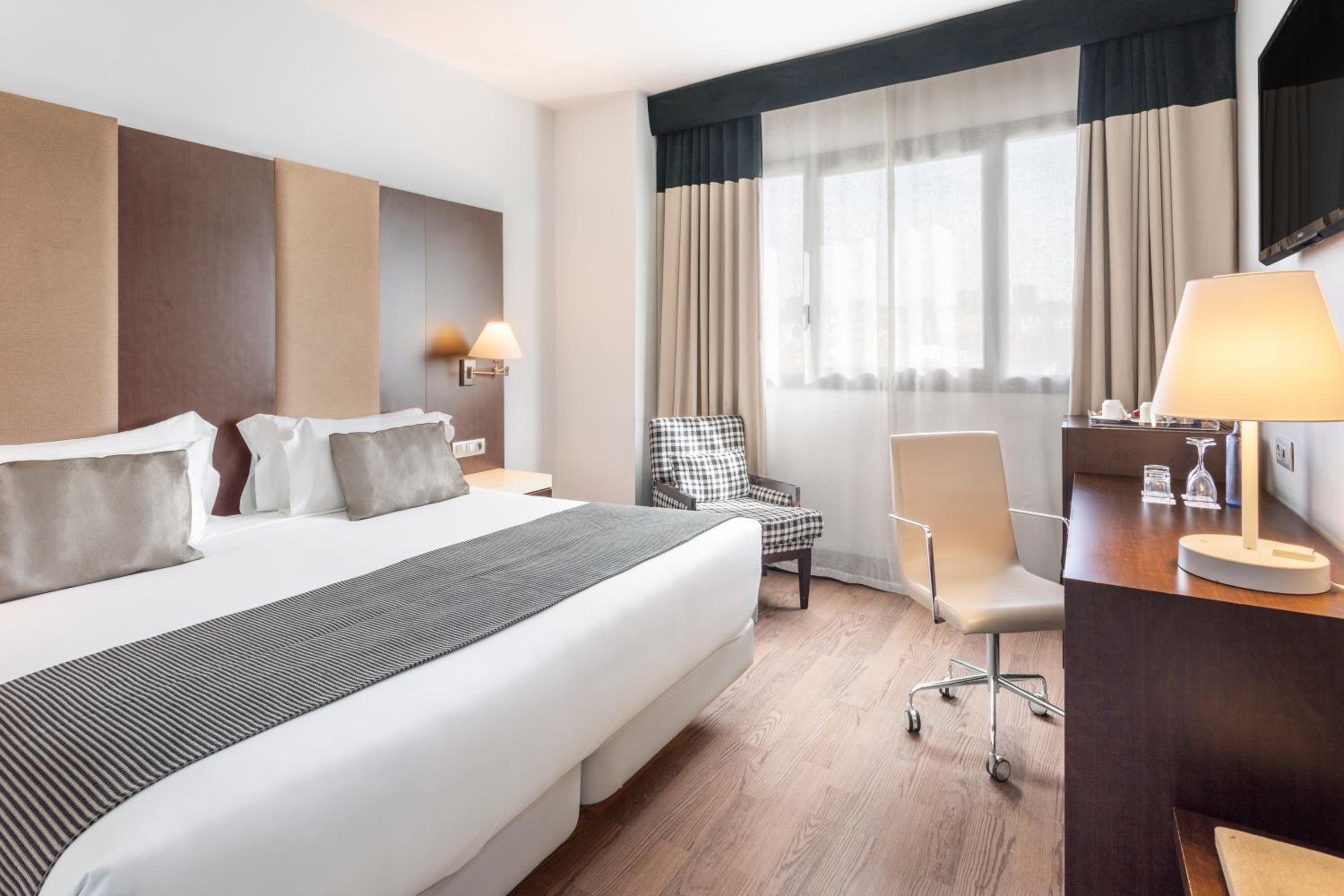 Standard Double or Twin Room - Photo 1