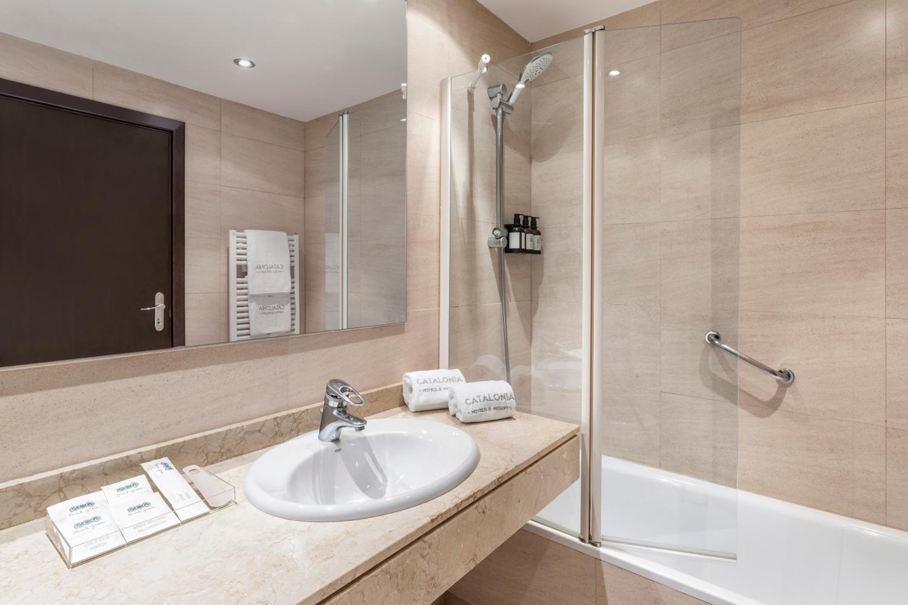 Standard Double or Twin Room - Photo 6