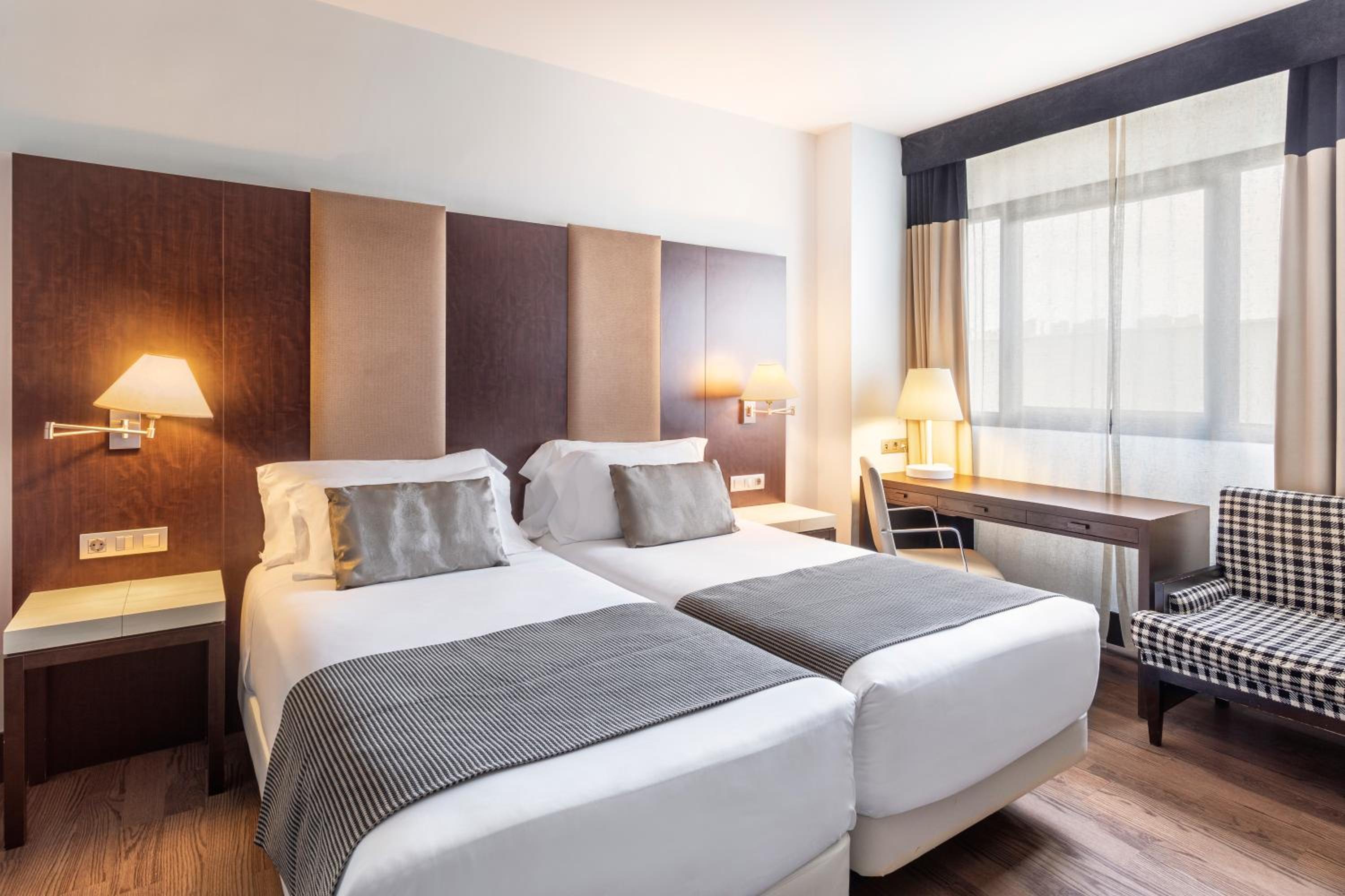 Standard Double or Twin Room - Photo 4