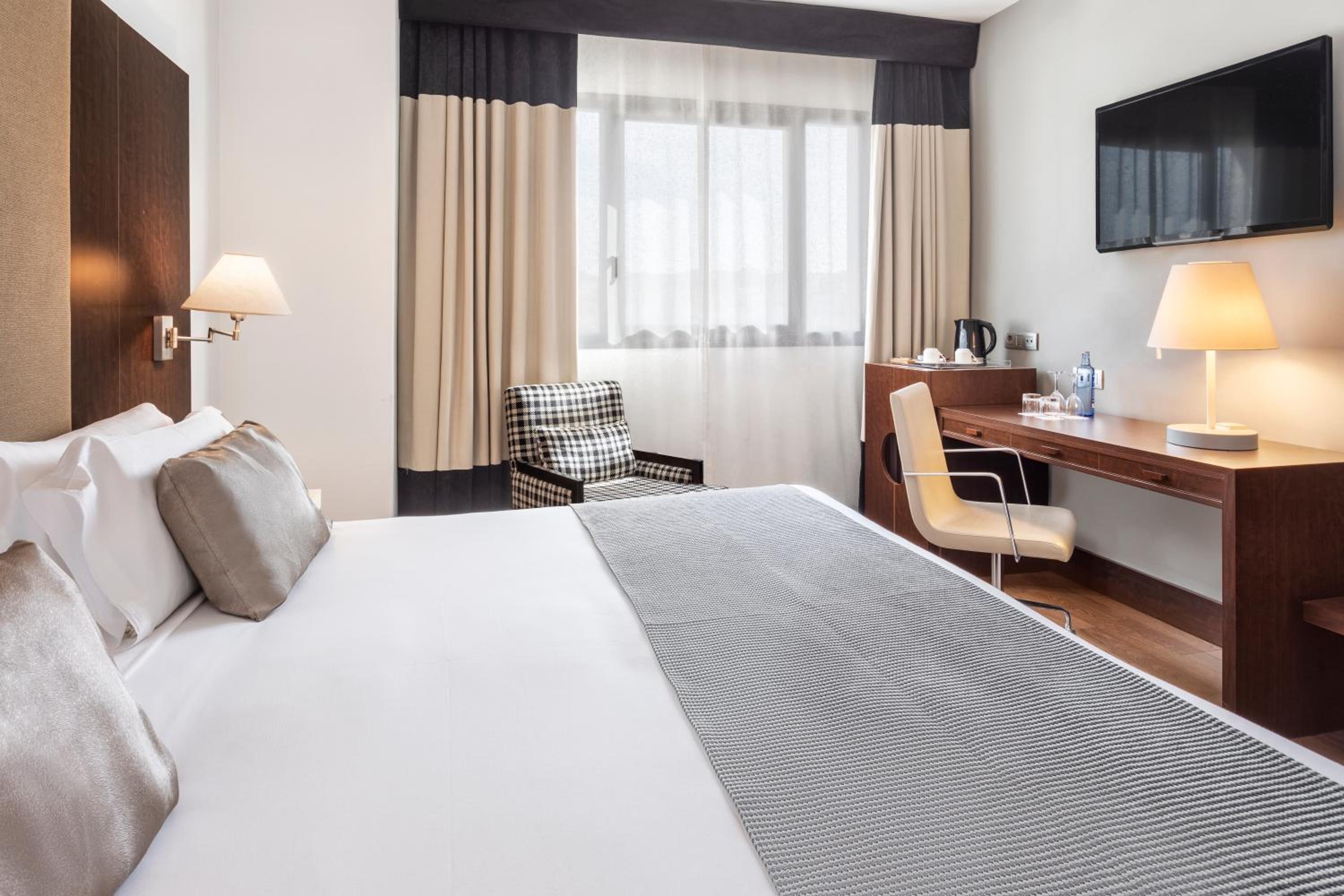 Standard Double or Twin Room - Photo 3