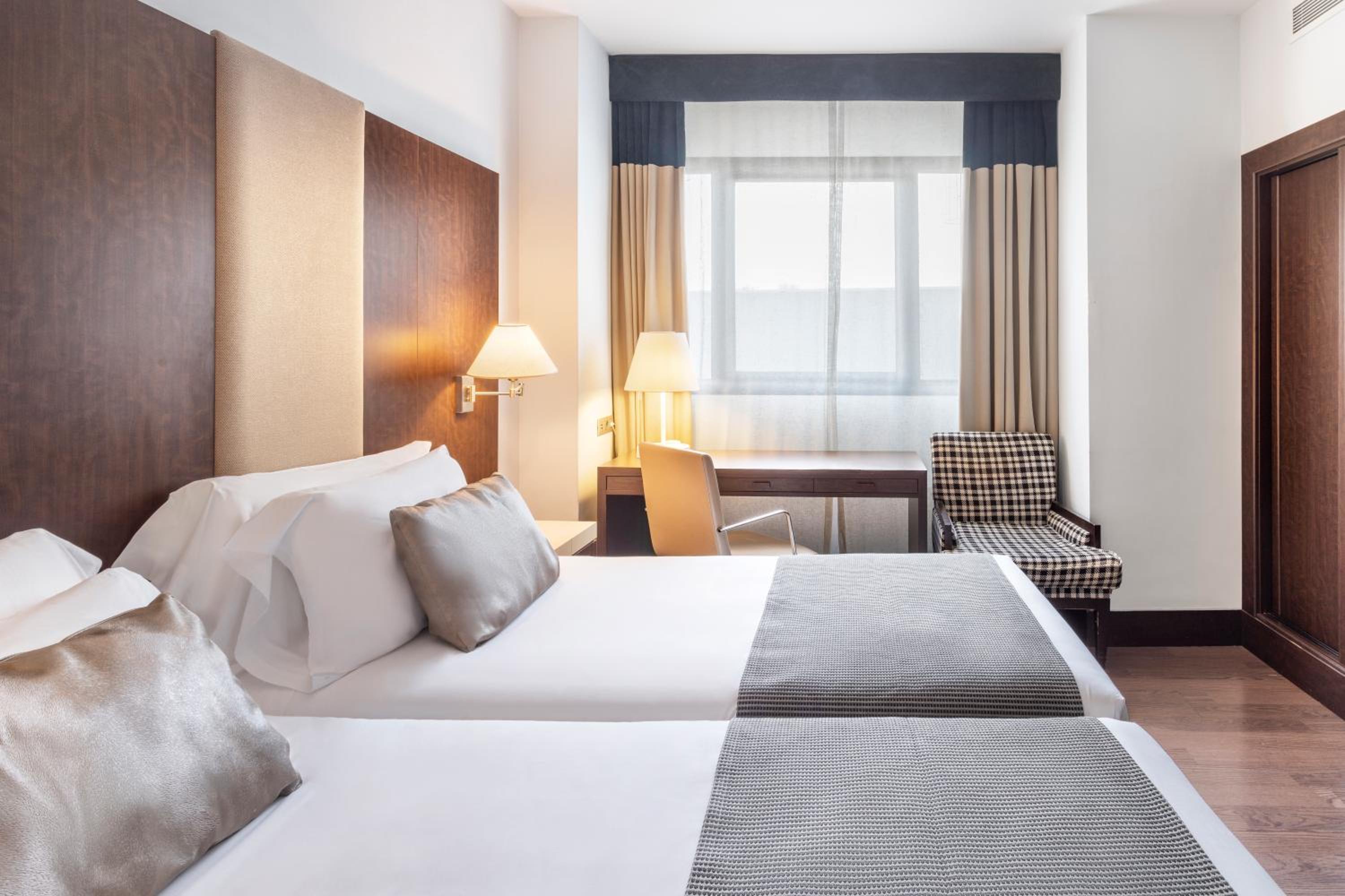 Standard Double or Twin Room - Photo 2