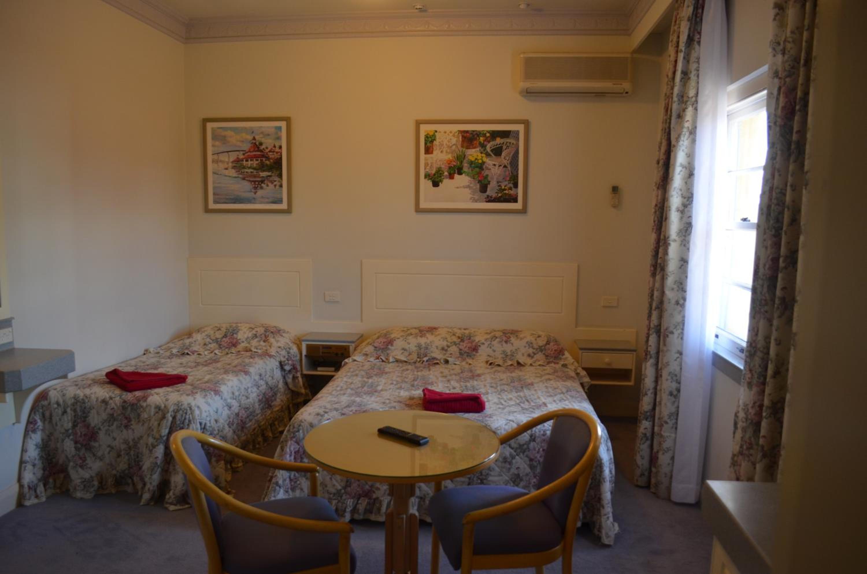 Queen Room with Spa Bath photo 1