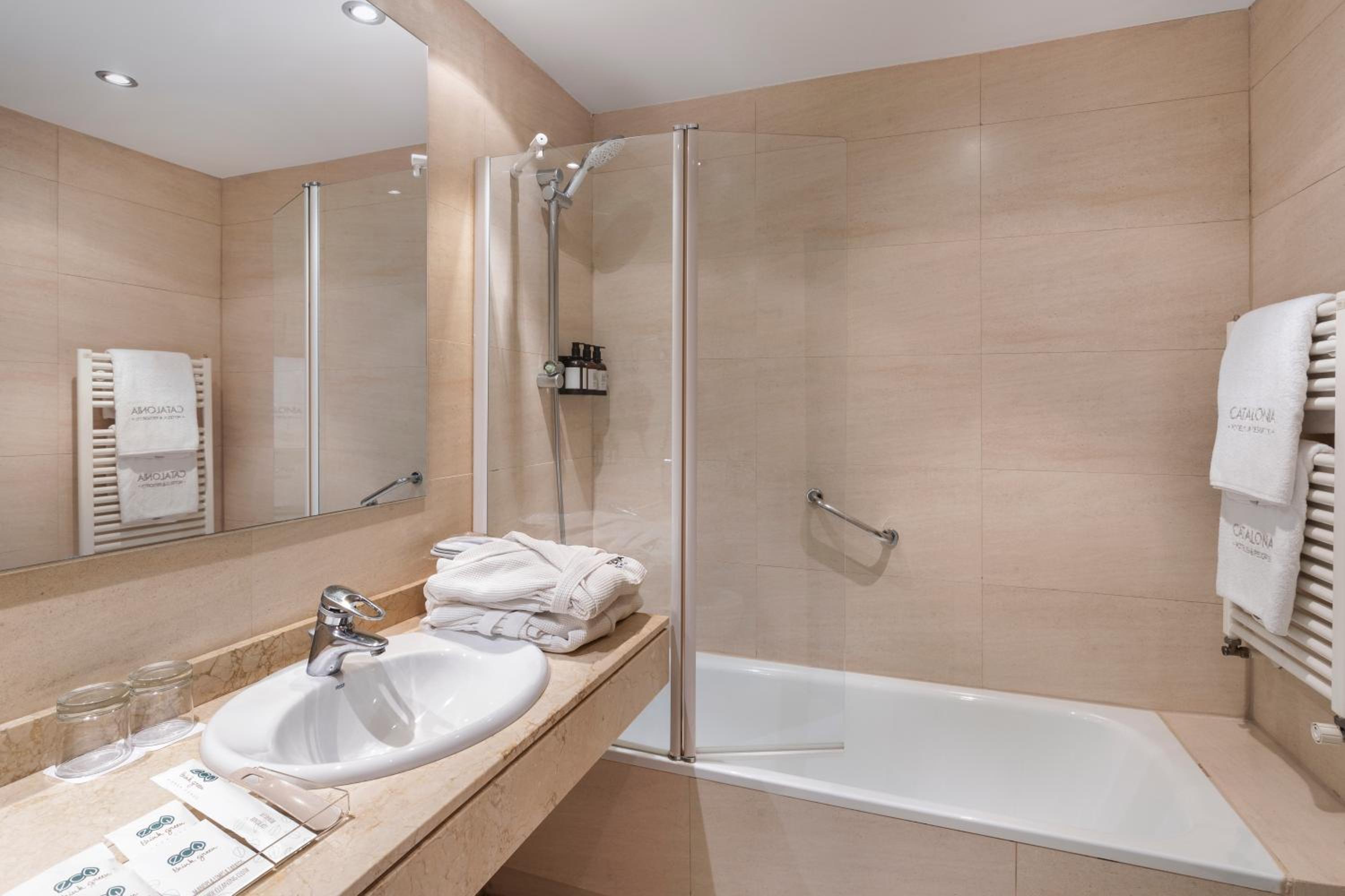 Standard Double or Twin Room - Photo 7