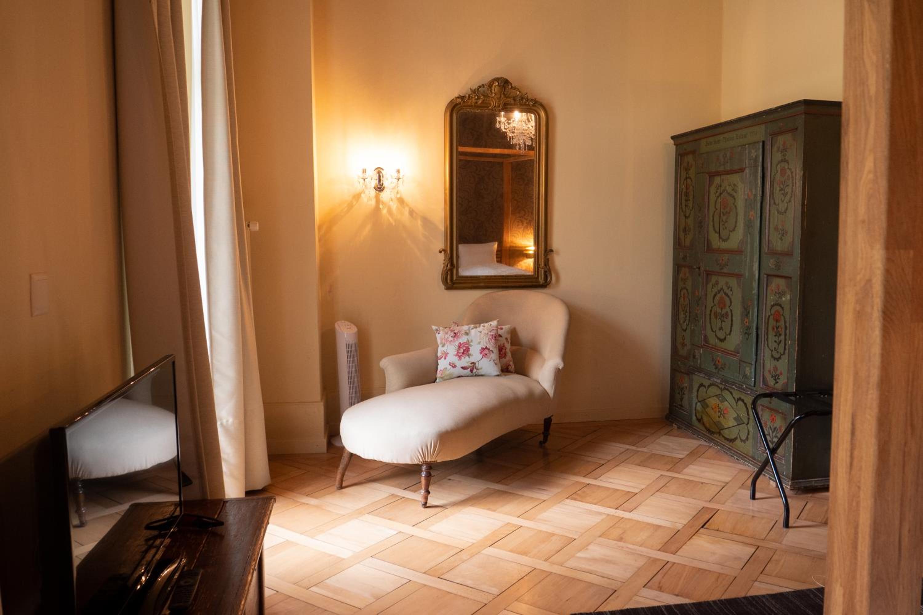 One-Bedroom Suite with Garden View photo 1