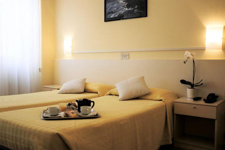 Double or Twin Room with Shared Bathroom photo 2