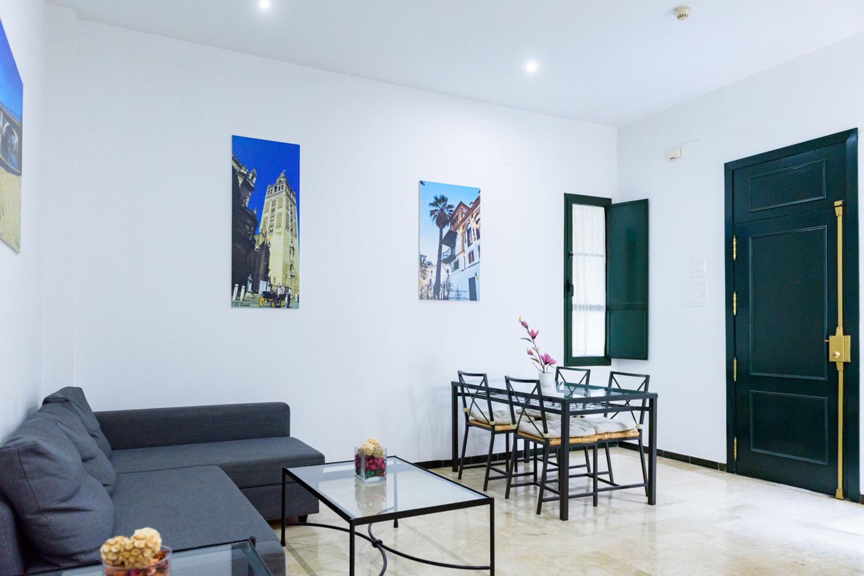 Superior One-Bedroom Apartment - Photo 18