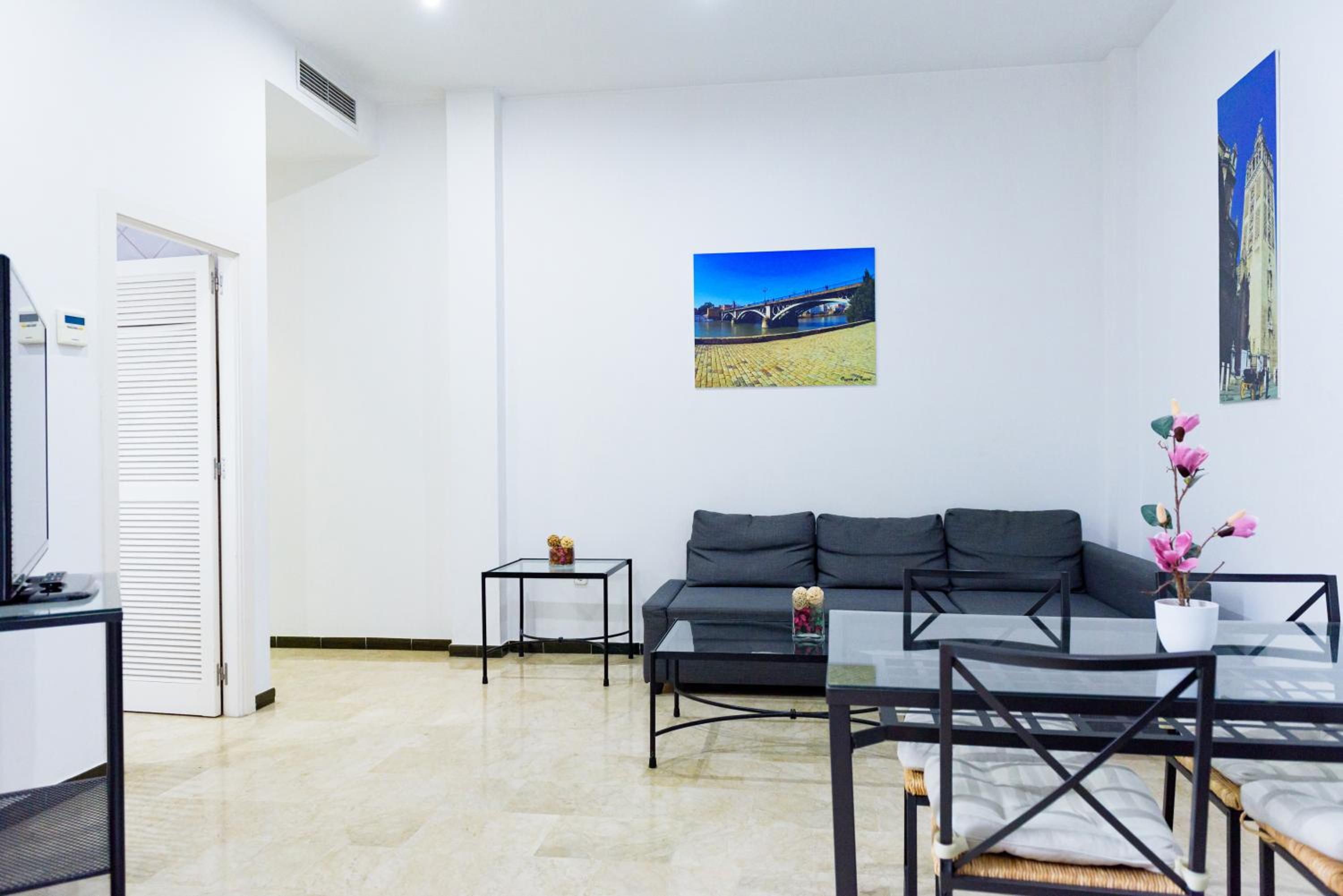 Superior One-Bedroom Apartment - Photo 17