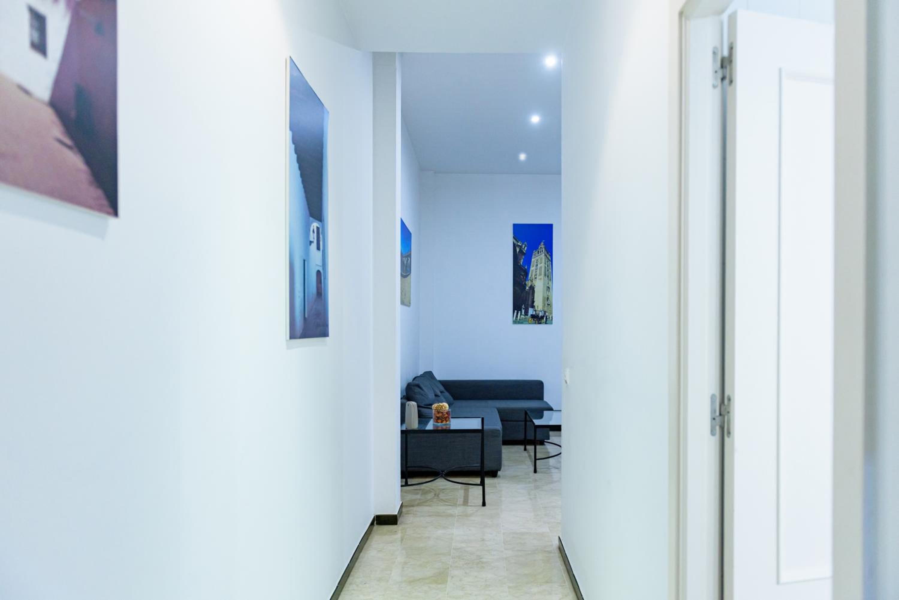 Superior One-Bedroom Apartment - Photo 41
