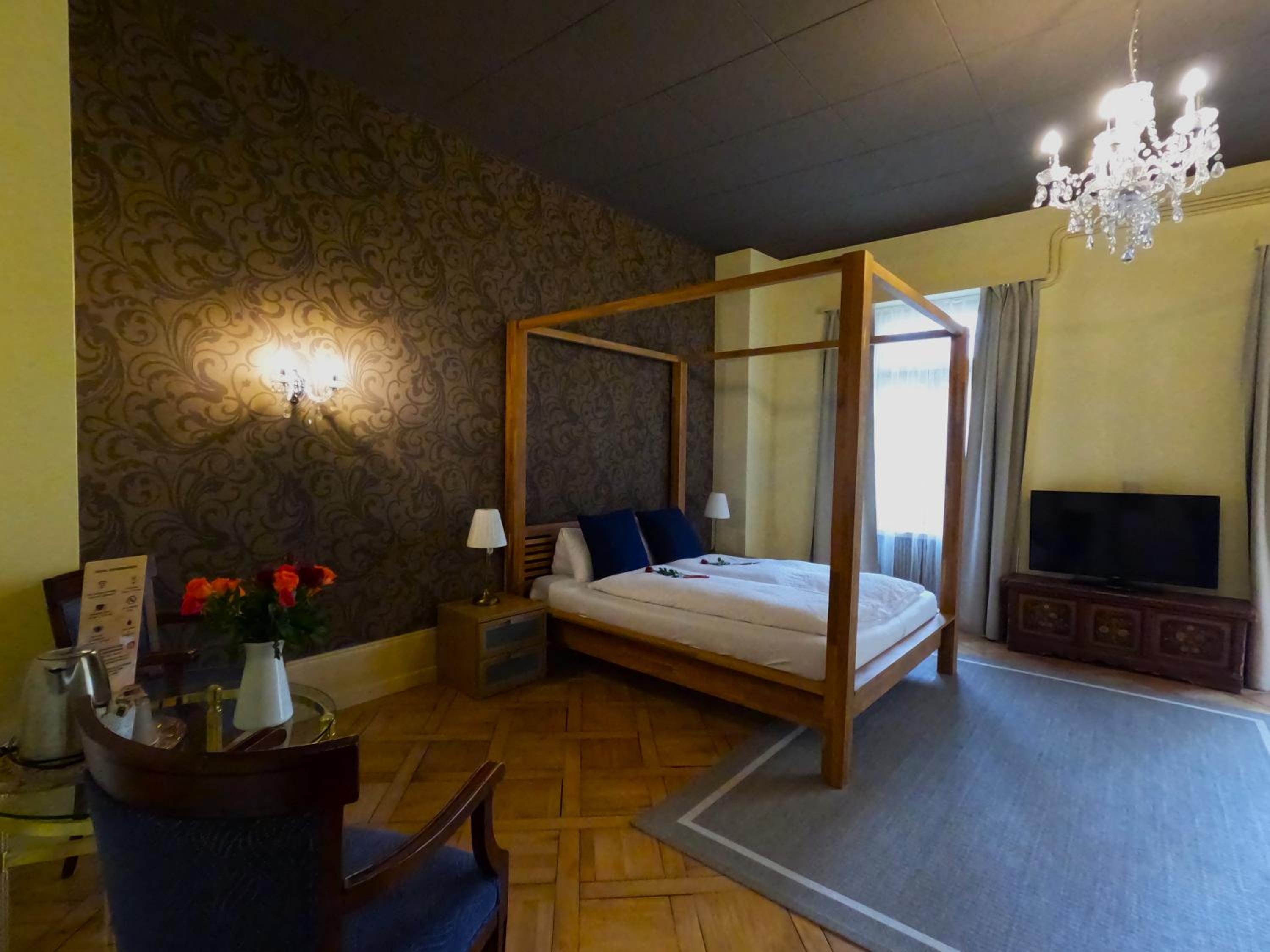 One-Bedroom Suite with Garden View photo 3