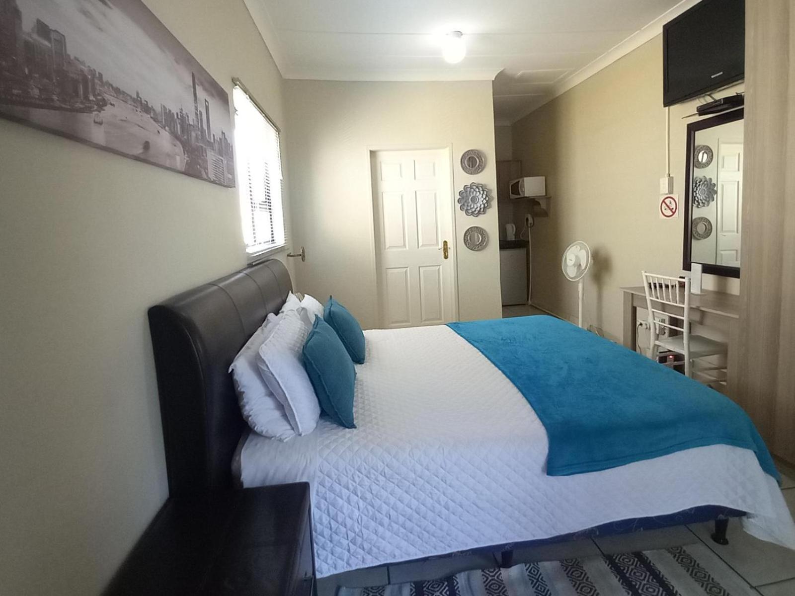 Double Room with Private Bathroom - Photo 2