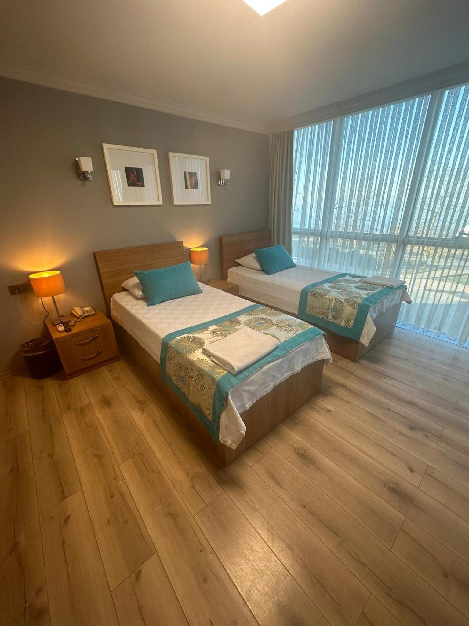 Standard Double or Twin Room - Photo 8