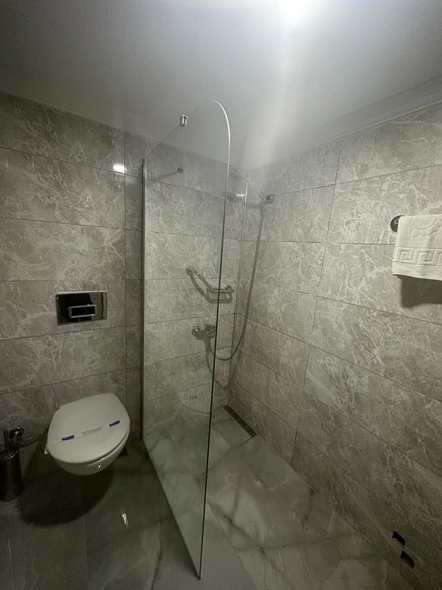 Standard Double or Twin Room - Photo 6