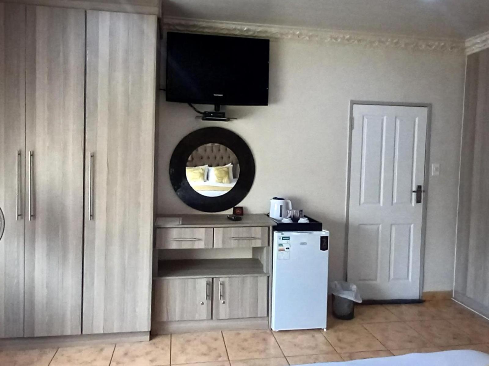 Double Room with Private Bathroom photo 2