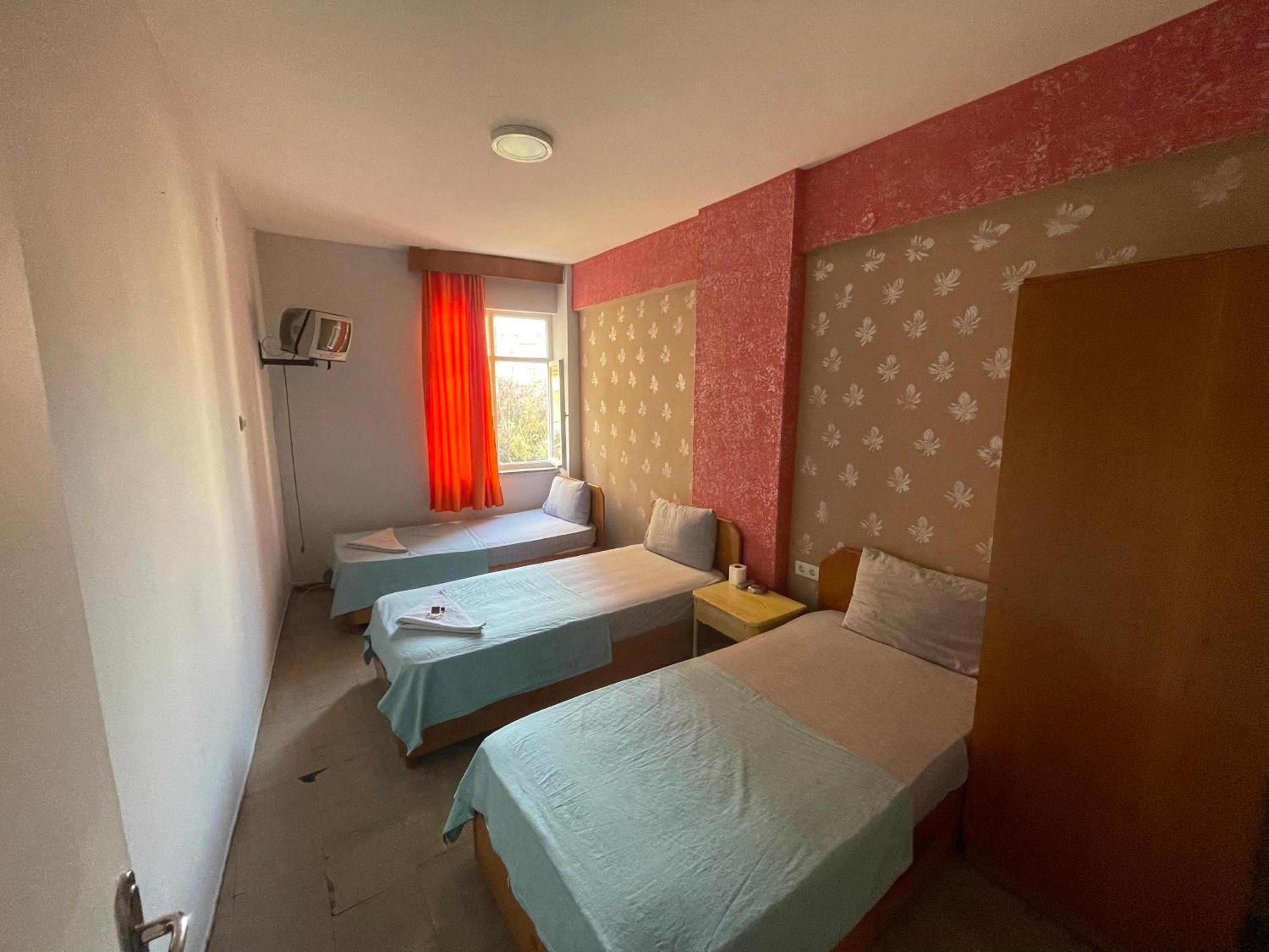 Economy Triple Room with Shared Bathroom, photo 7