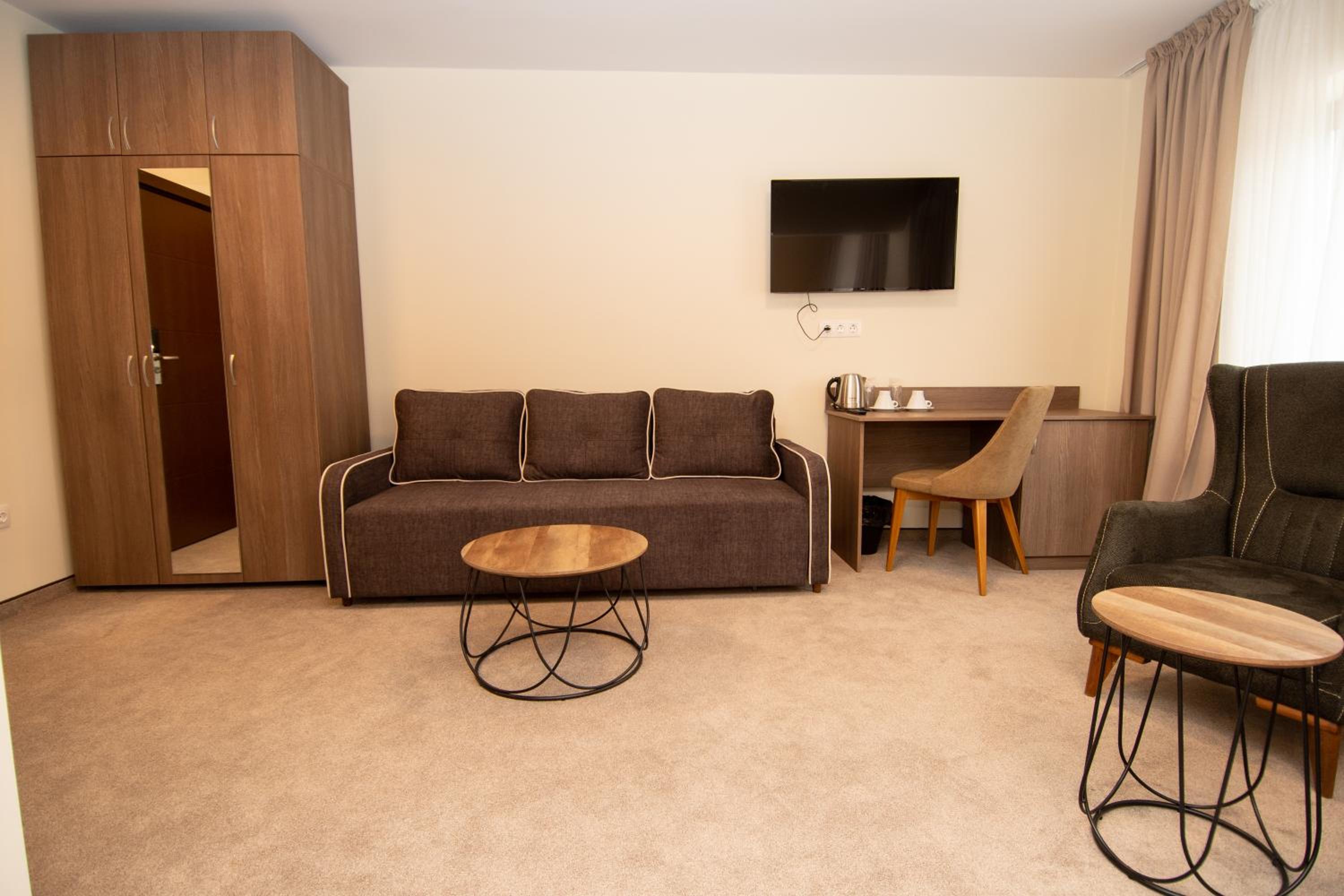 Family Room - Photo 4