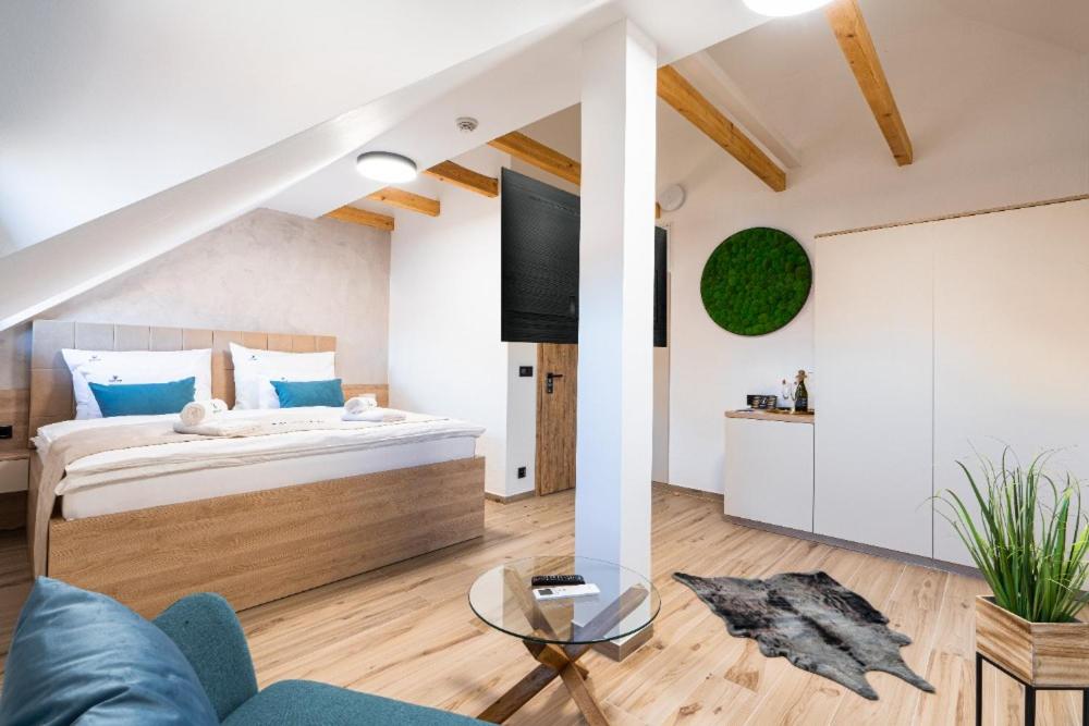 Large Double Room photo 3