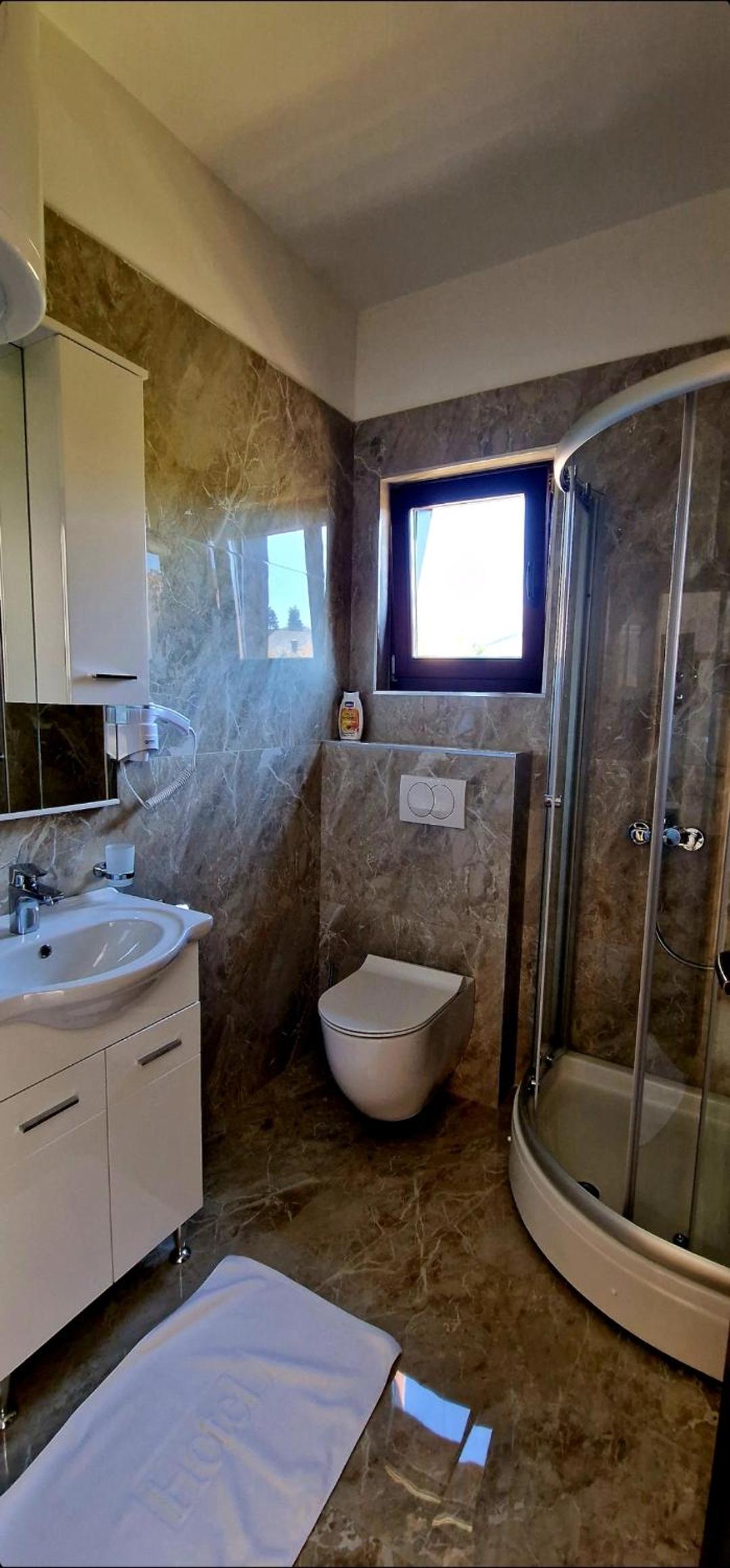 Deluxe Double or Twin Room with Balcony - Photo 4