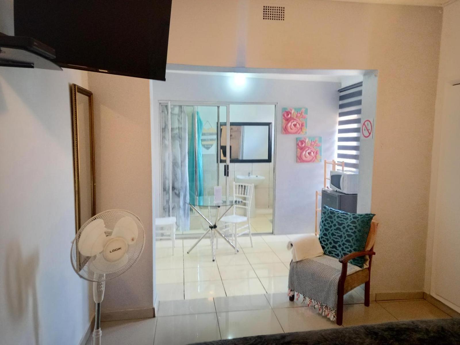 Double Room with Private Bathroom photo 2