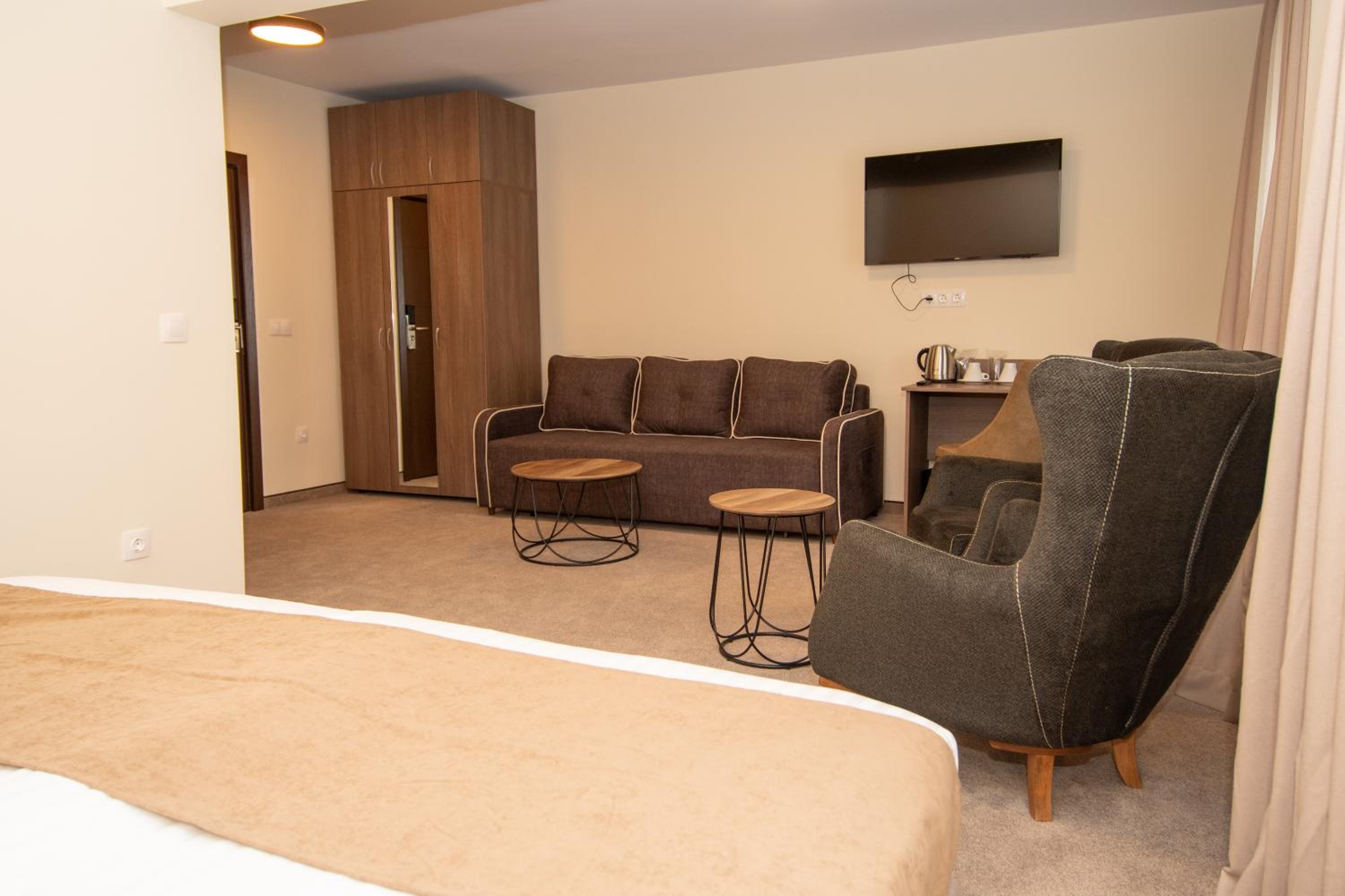 Family Room - Photo 5