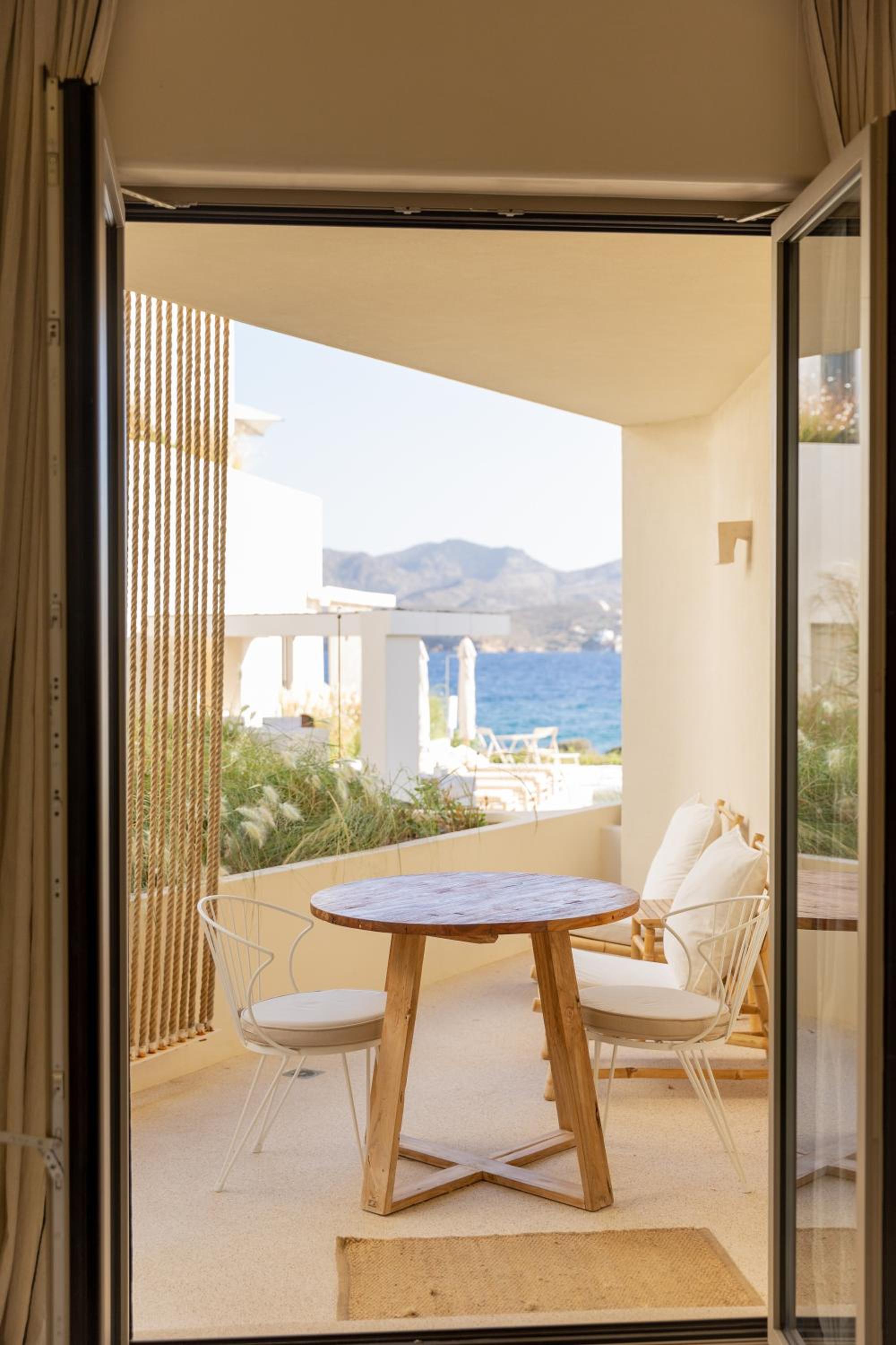 Deluxe Suite with coastal view - Photo 8