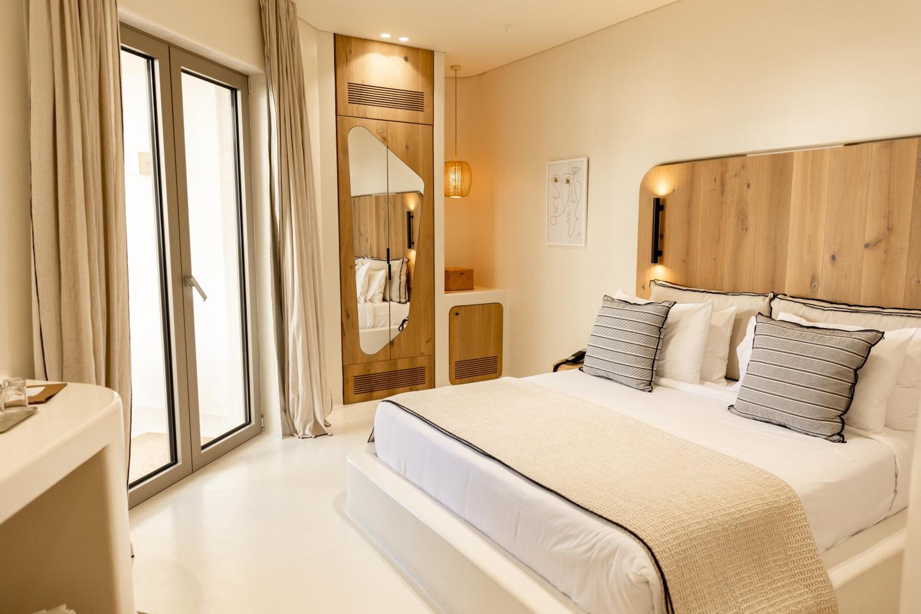 Deluxe Suite with coastal view - Photo 1